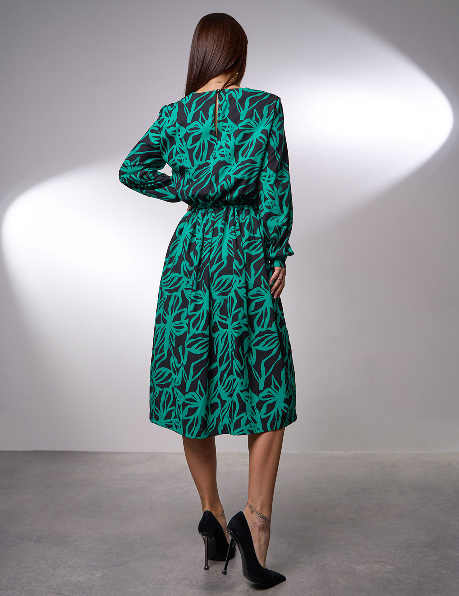 Картинка Сукня міді зелена з принтом