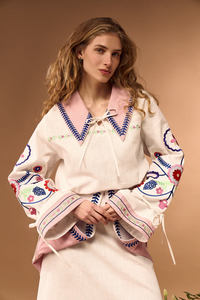 Картинка Вишиванка біла з рожевою вишивкою