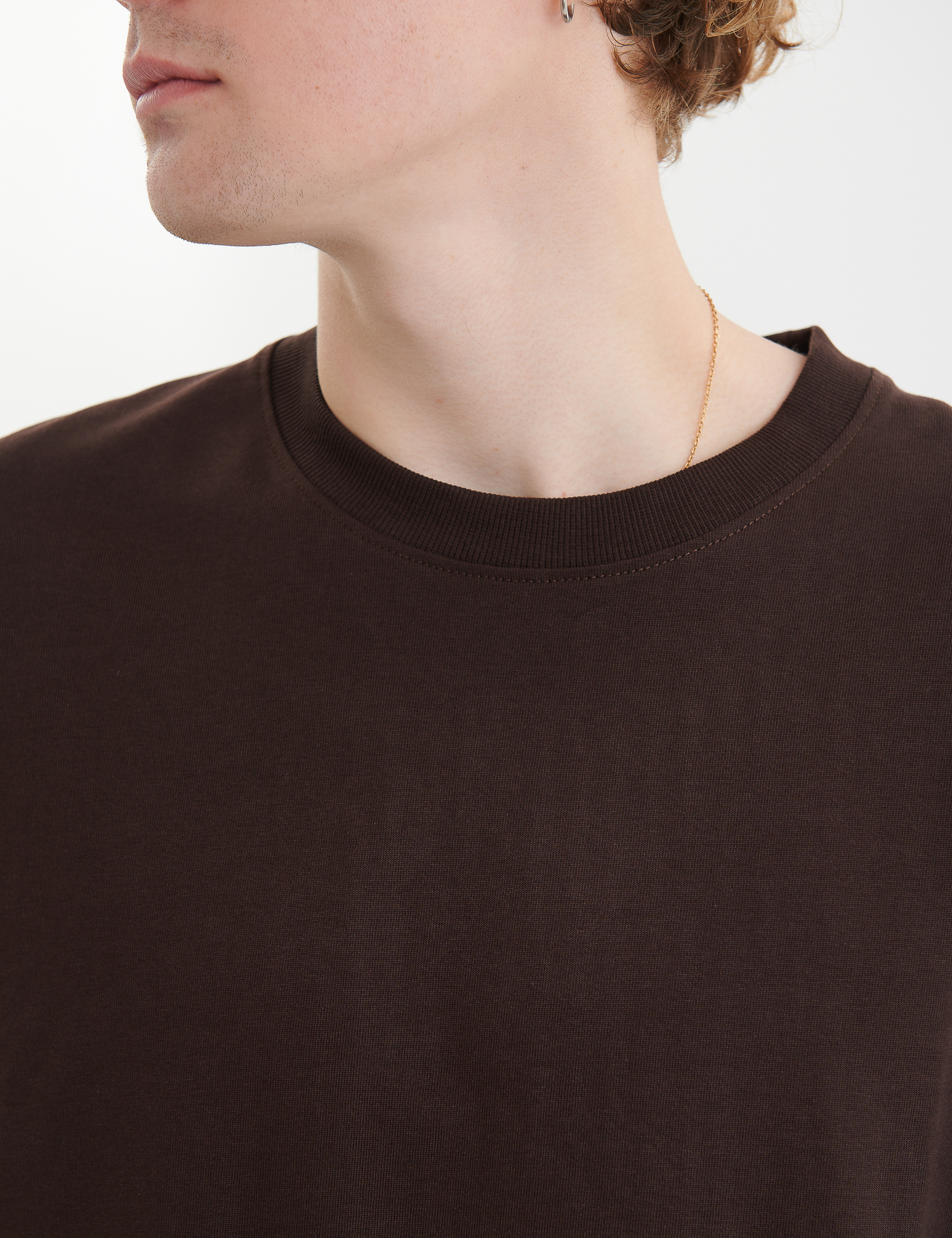 Картинка Лонгслів темно-коричневий з принтом 