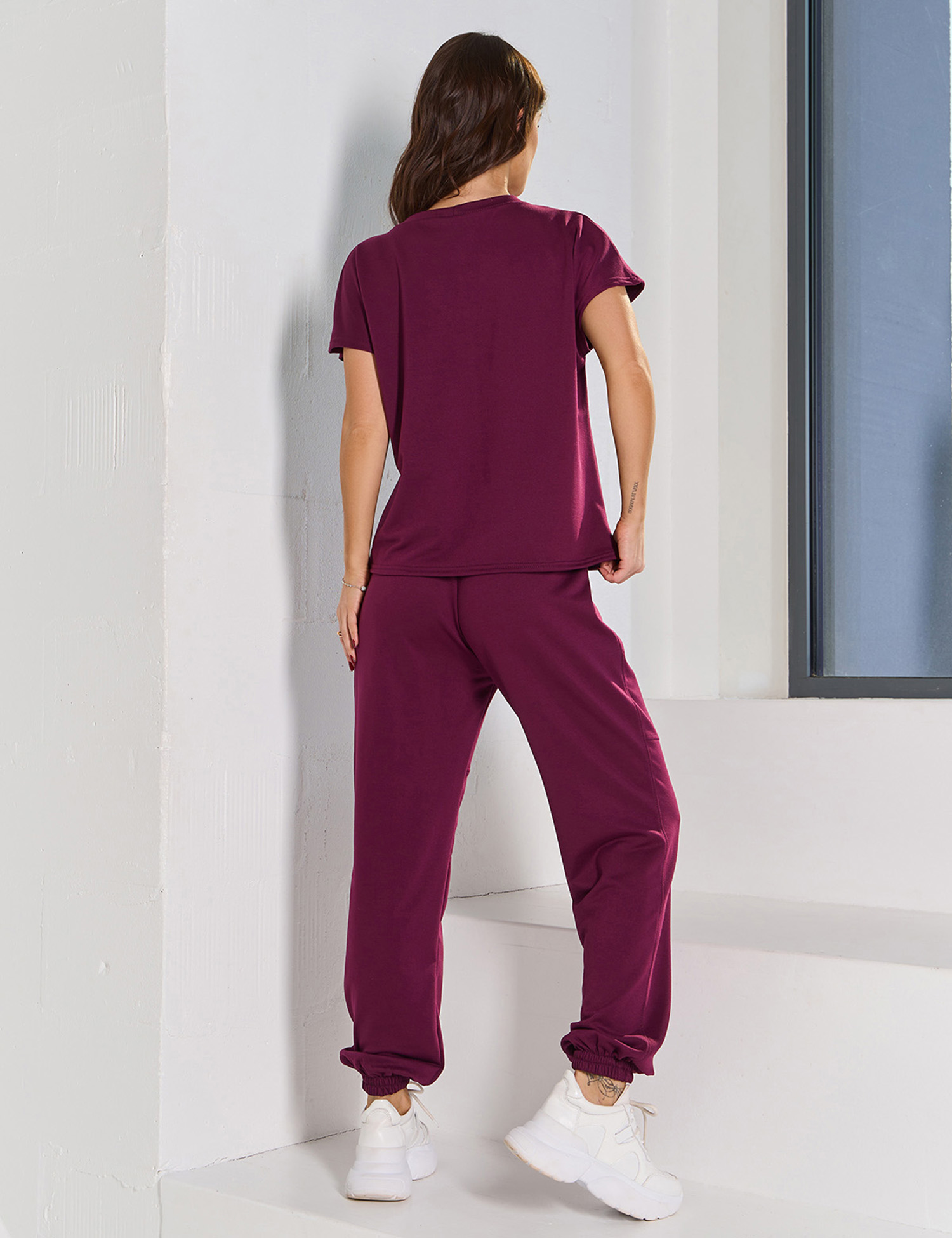 Картинка Костюм бордовий