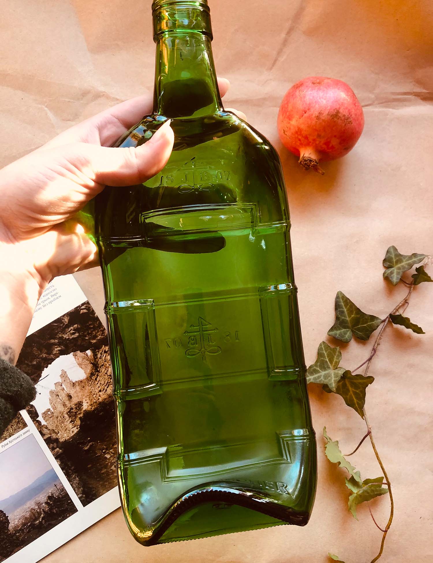Картинка Пляшка тарілка форми "Becherovka"