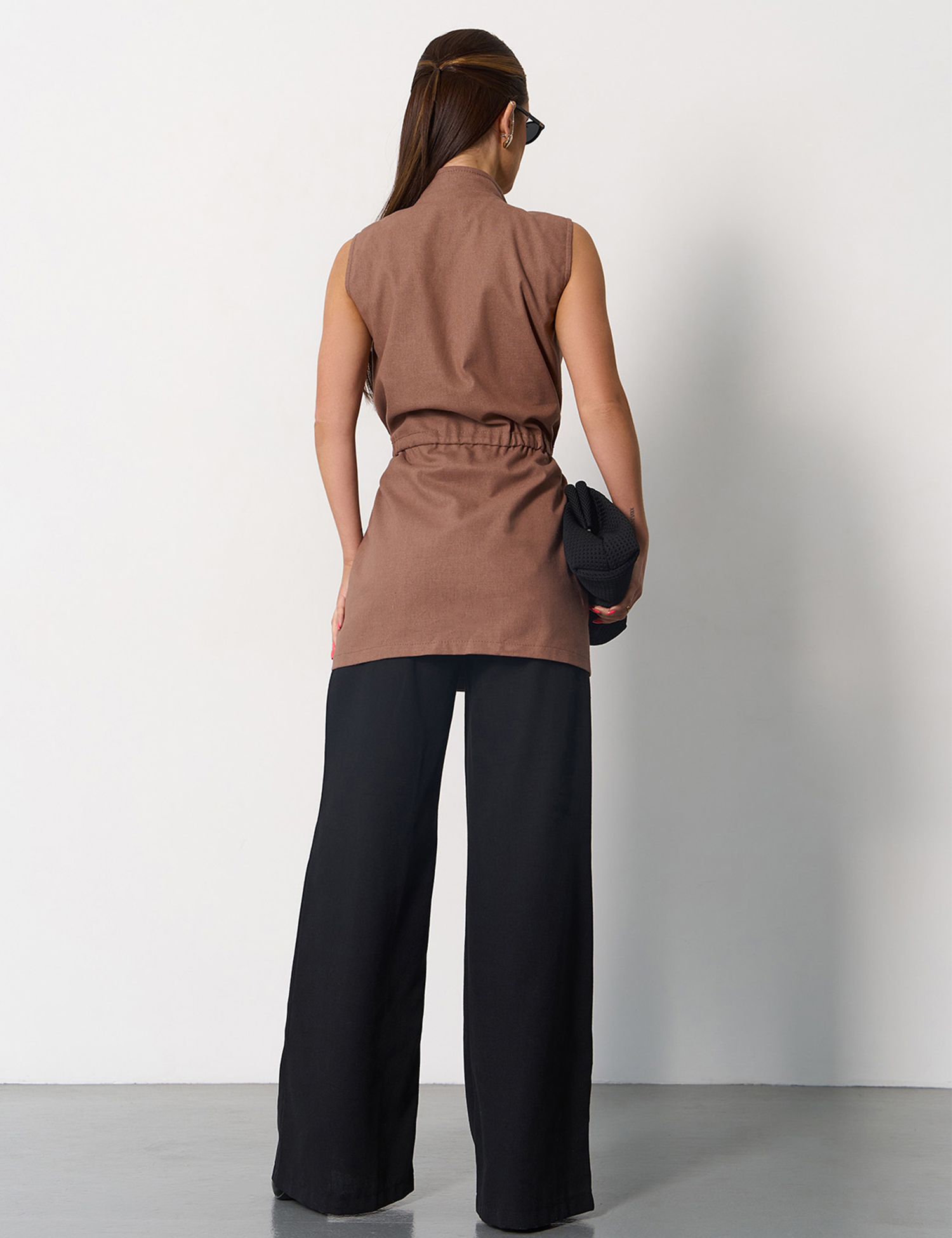 Картинка Жилет коричневий 