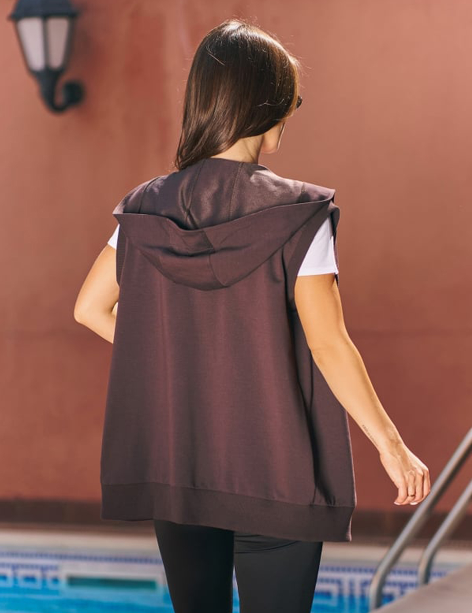 Картинка Жилет темно-коричневий 