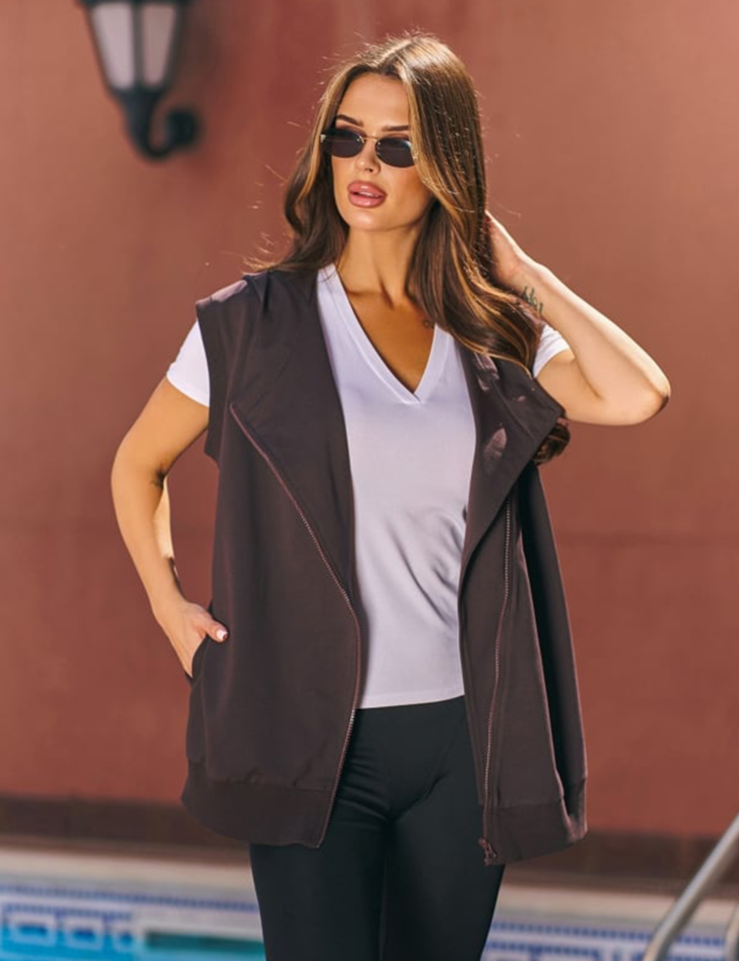 Картинка Жилет темно-коричневий 