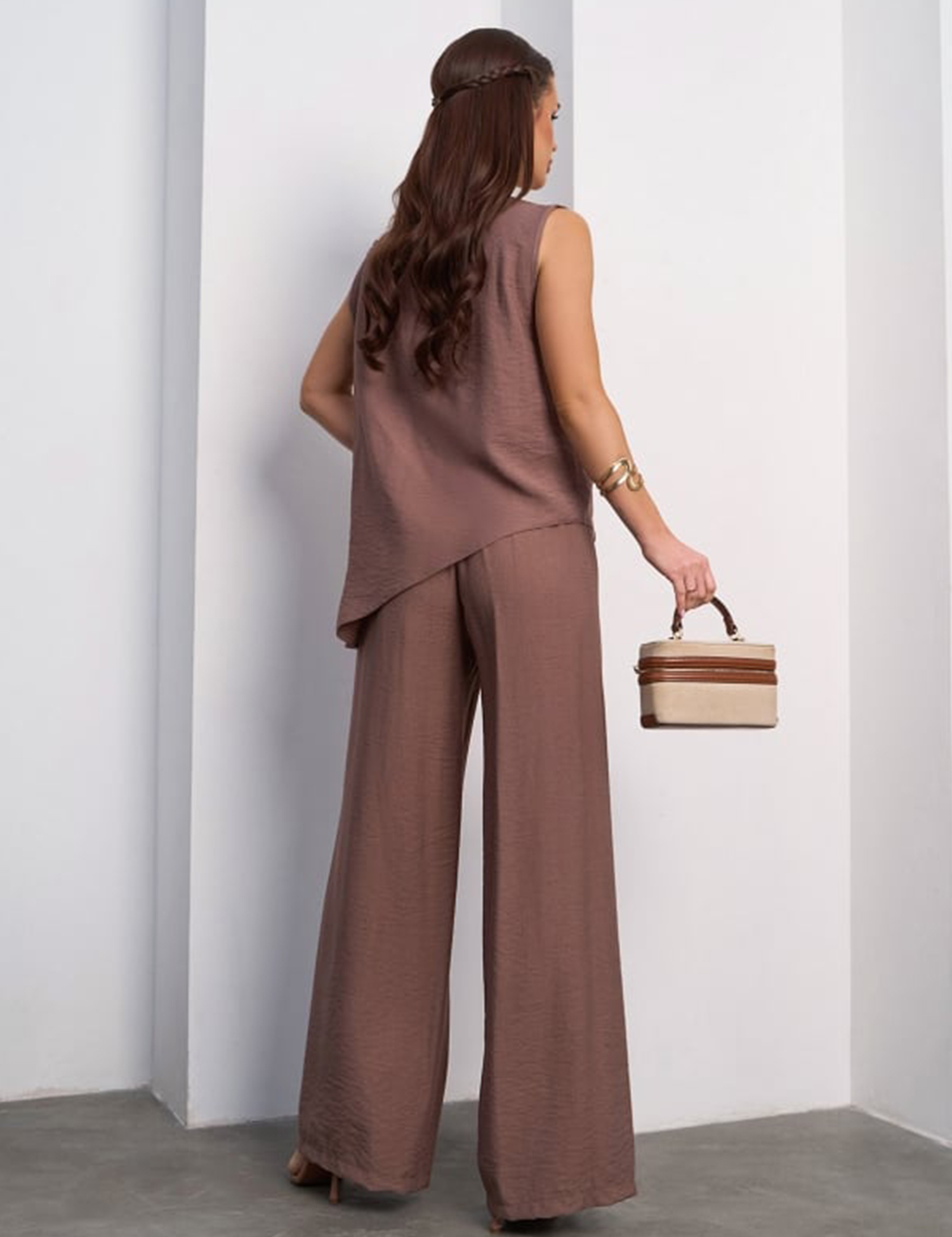 Картинка Костюм коричневий 