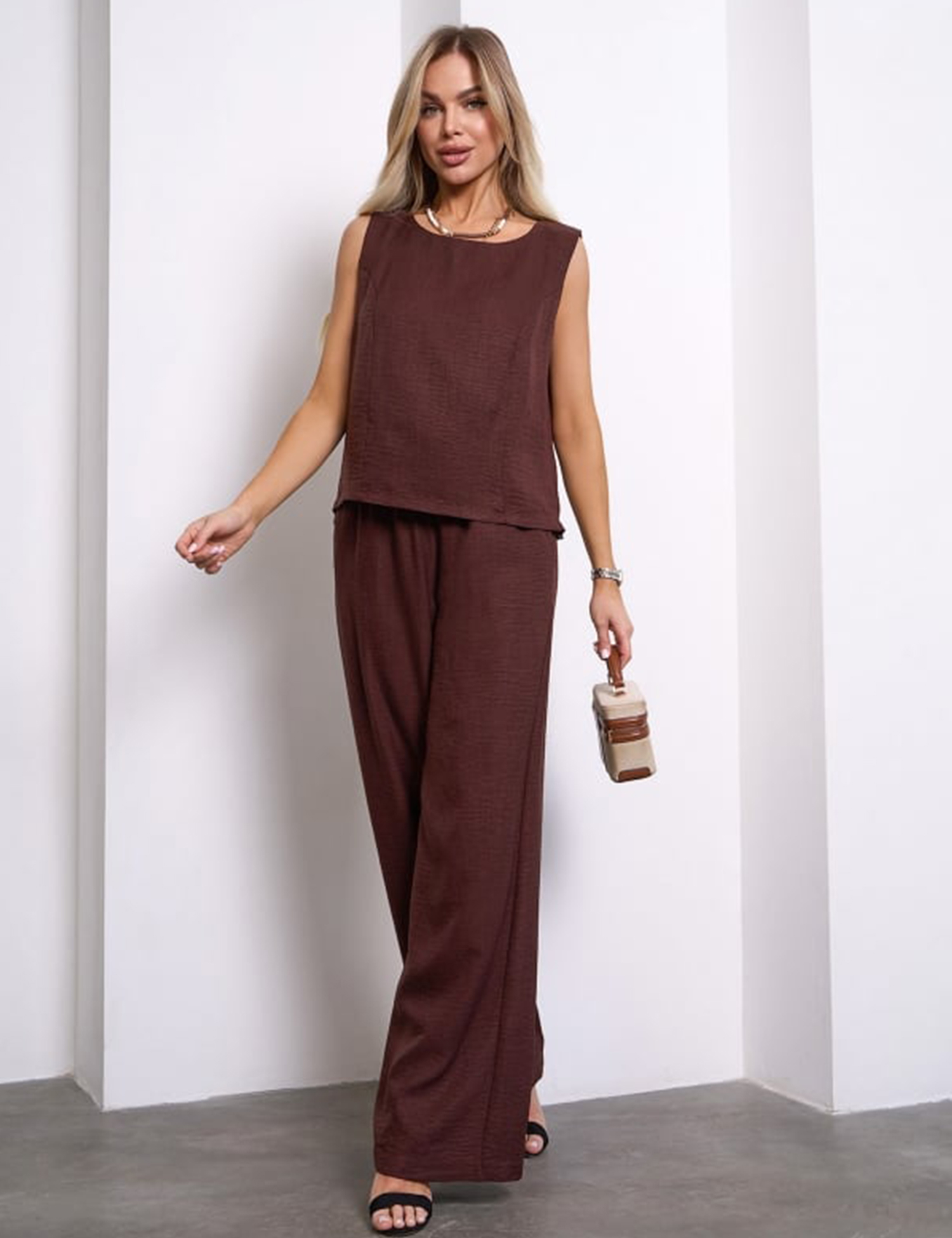 Картинка Костюм темно-коричневий 