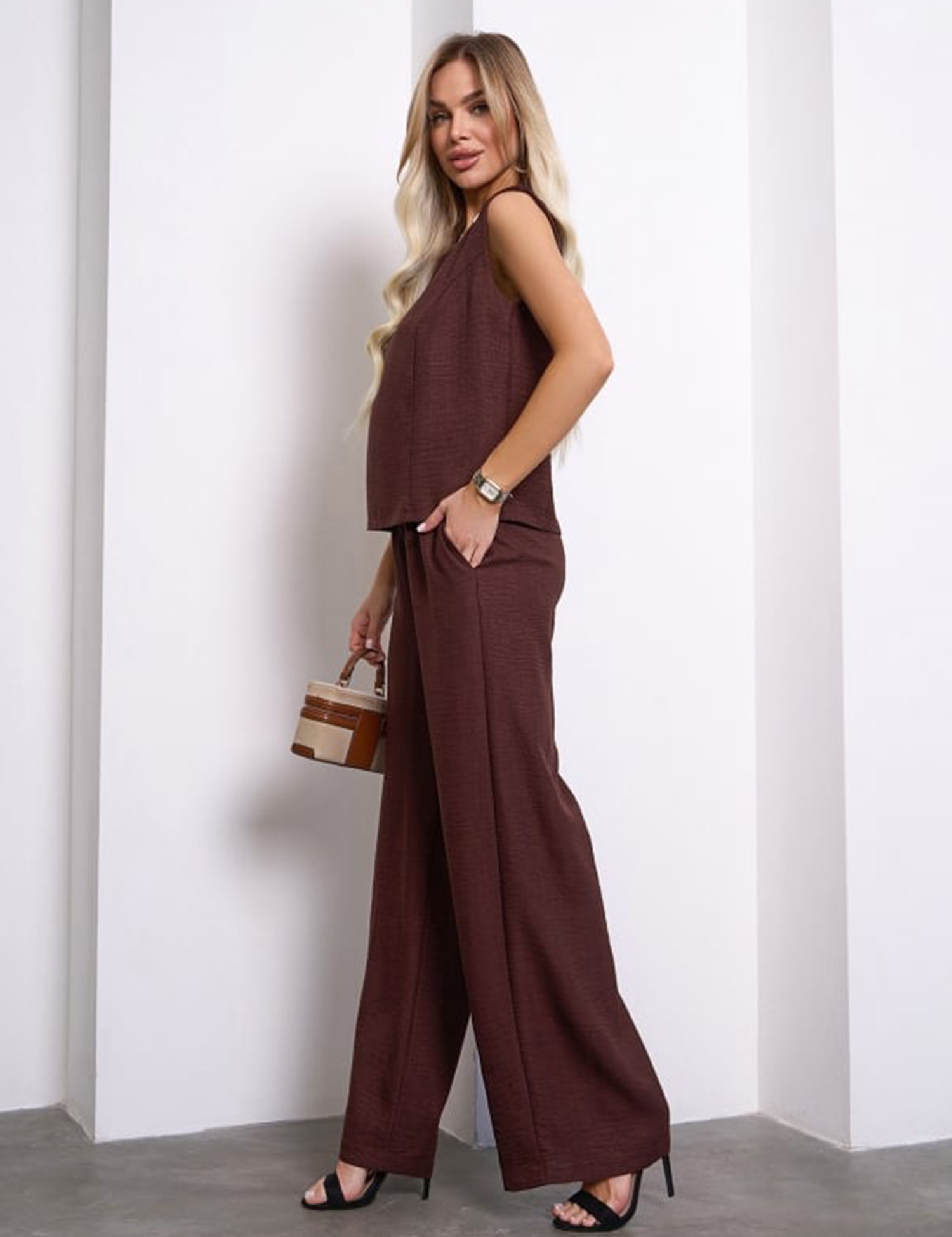 Картинка Костюм темно-коричневий 