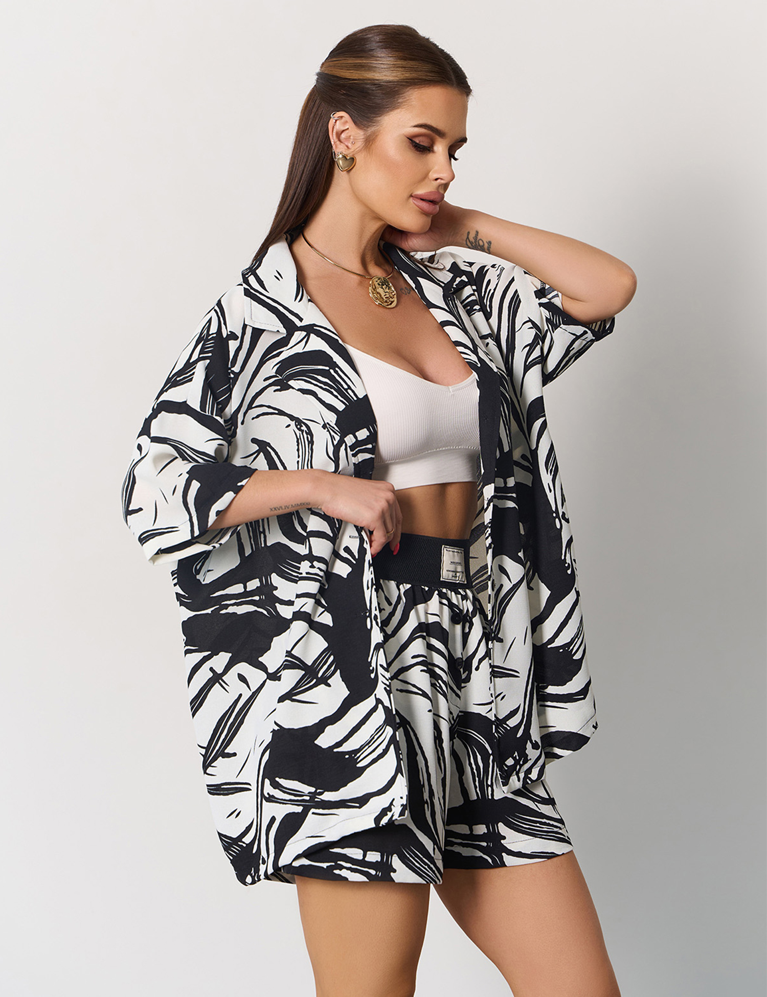 Картинка Костюм білий з принтом 