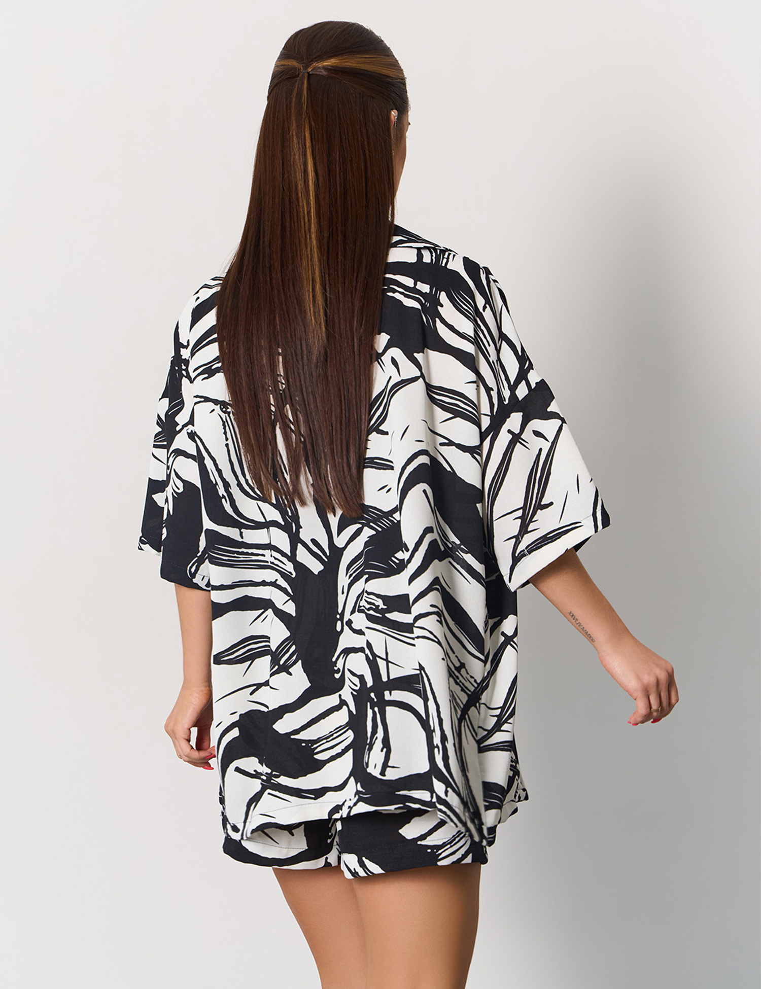 Картинка Костюм білий з принтом 