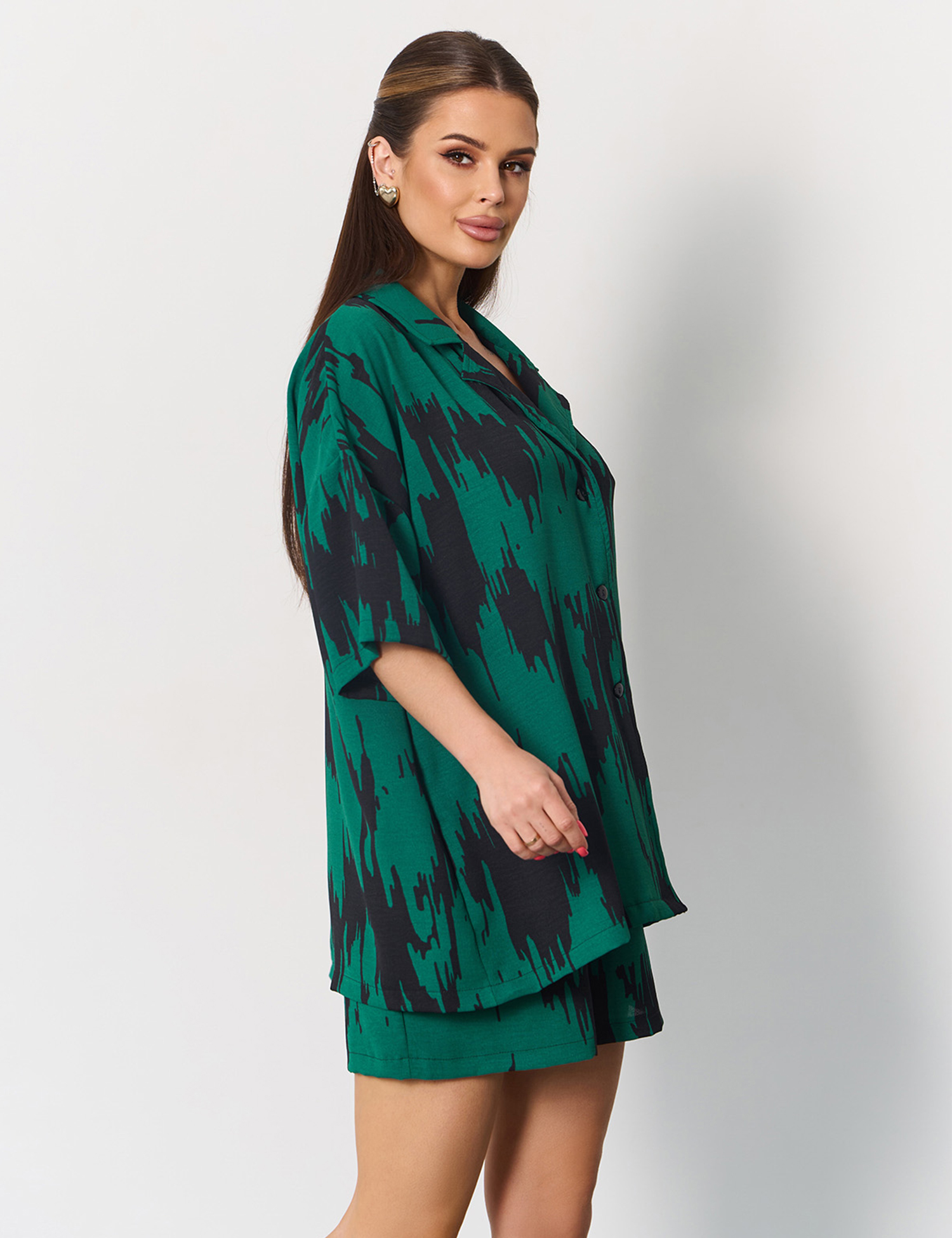 Картинка Костюм зелений з принтом 