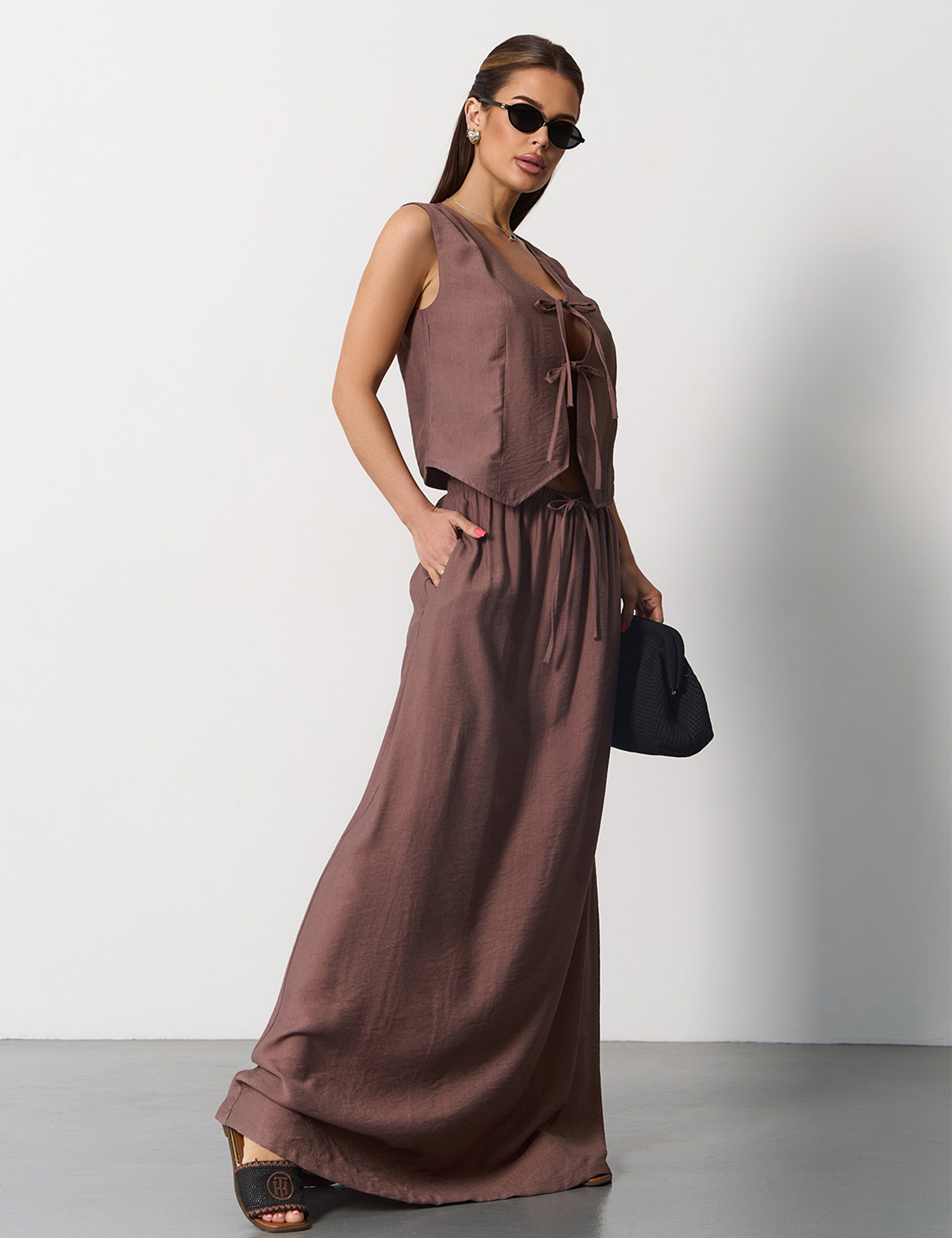 Картинка Костюм коричневий 