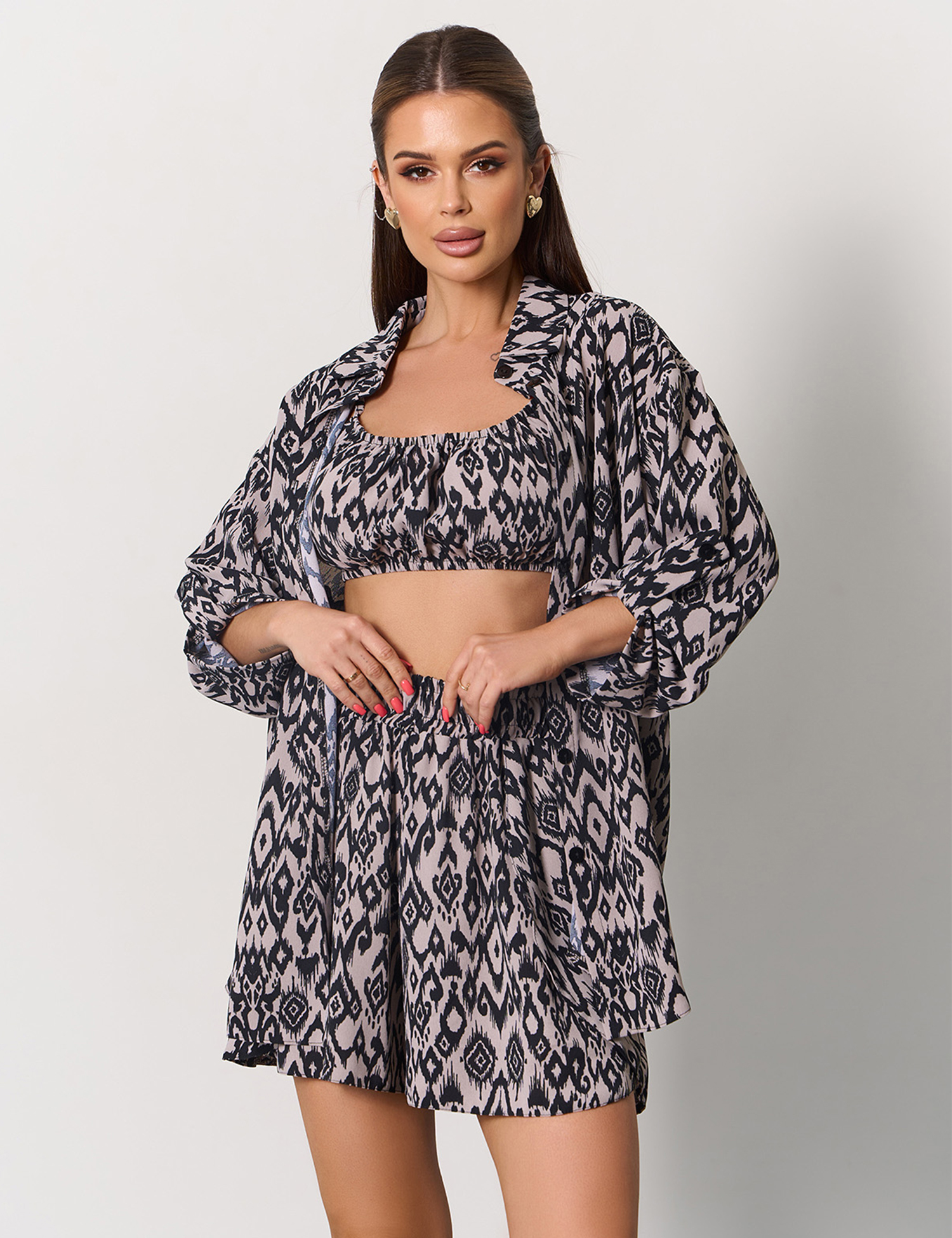 Картинка Костюм бежевий з принтом 