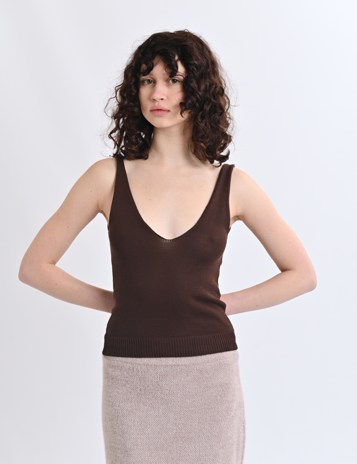 Картинка Майка коричнева 