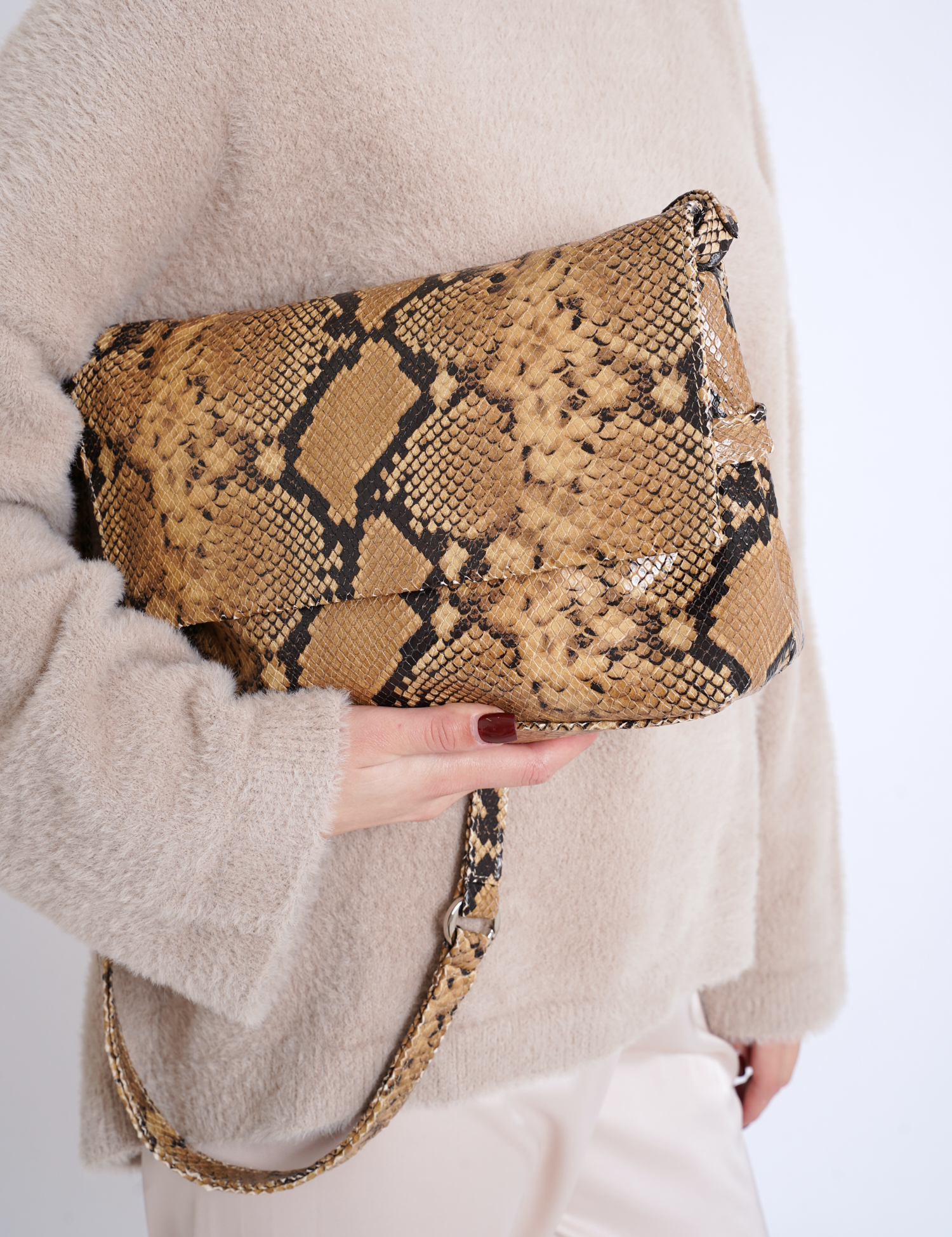 Картинка Сумка з акцентною фактурою під зміїний візерунок