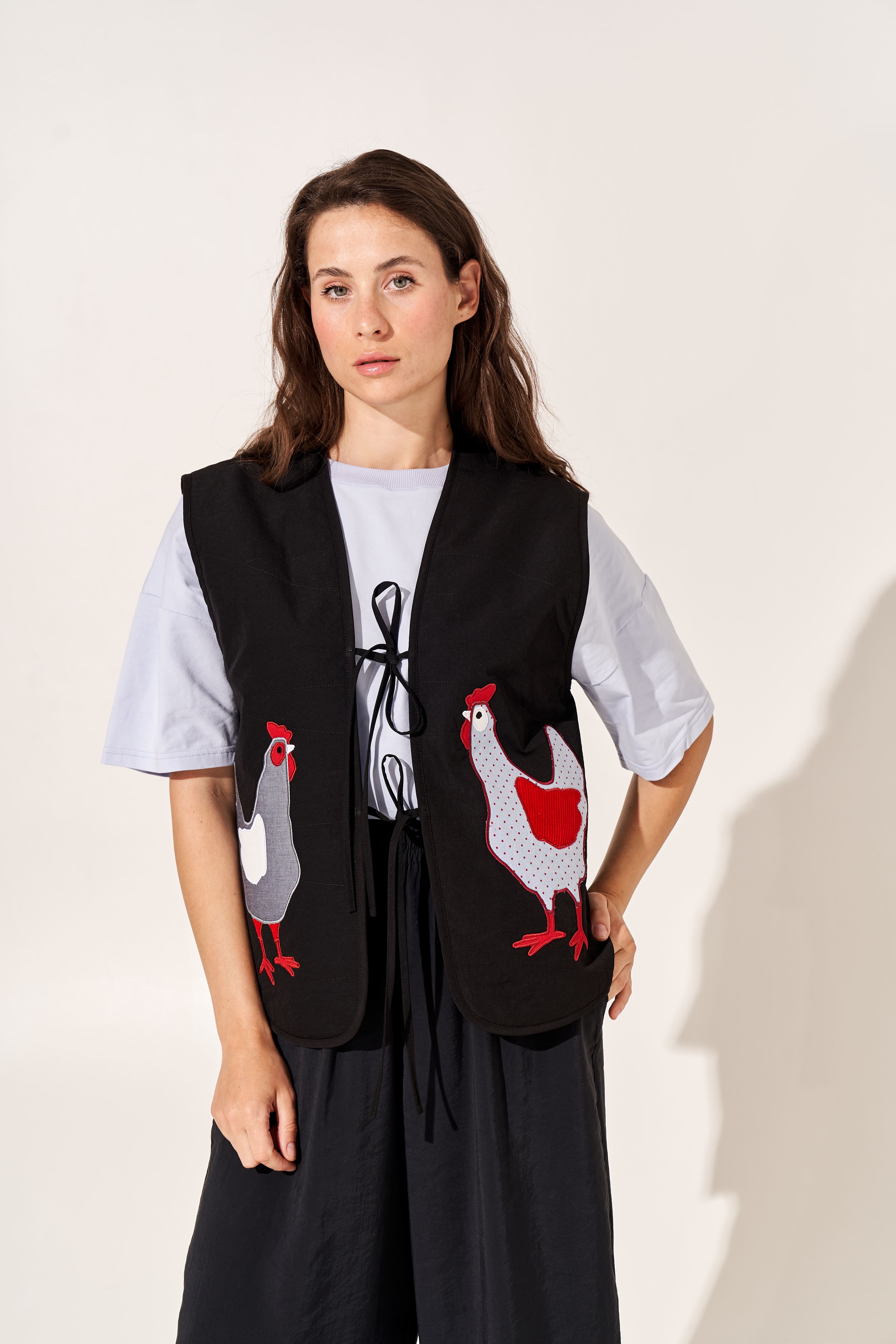 Картинка Жилет "Курочки" чорний 