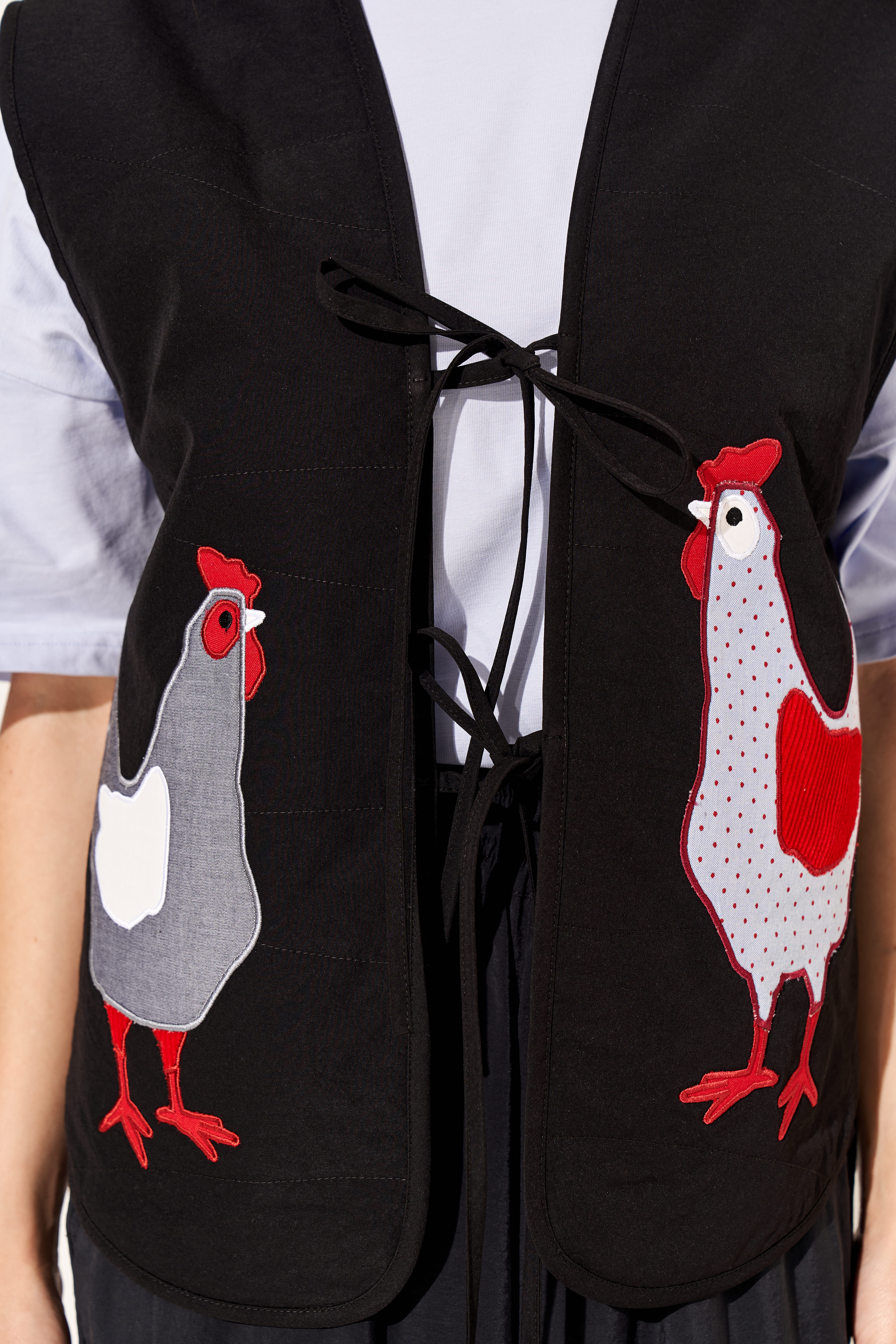 Картинка Жилет "Курочки" чорний 