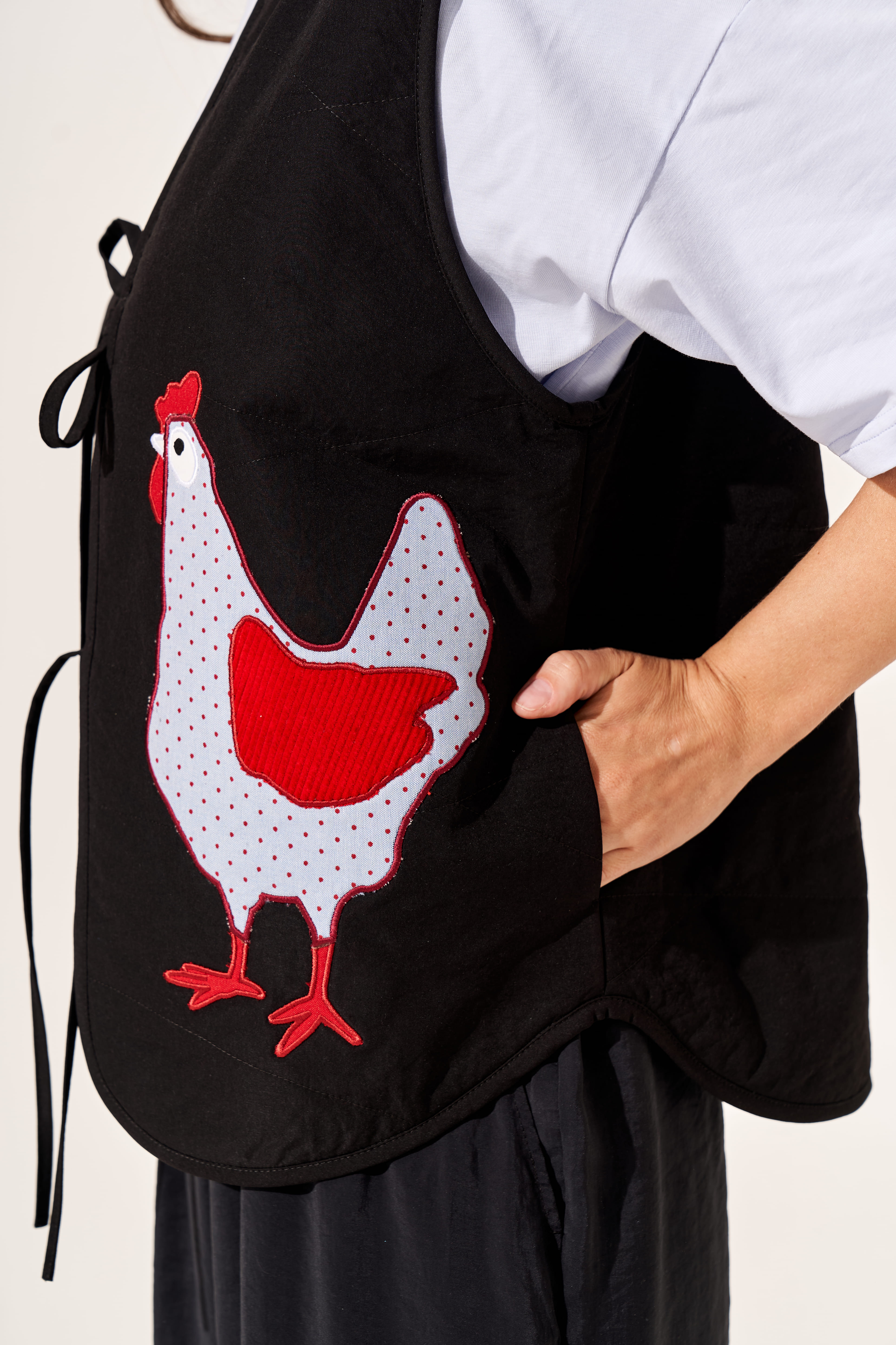 Картинка Жилет "Курочки" чорний 