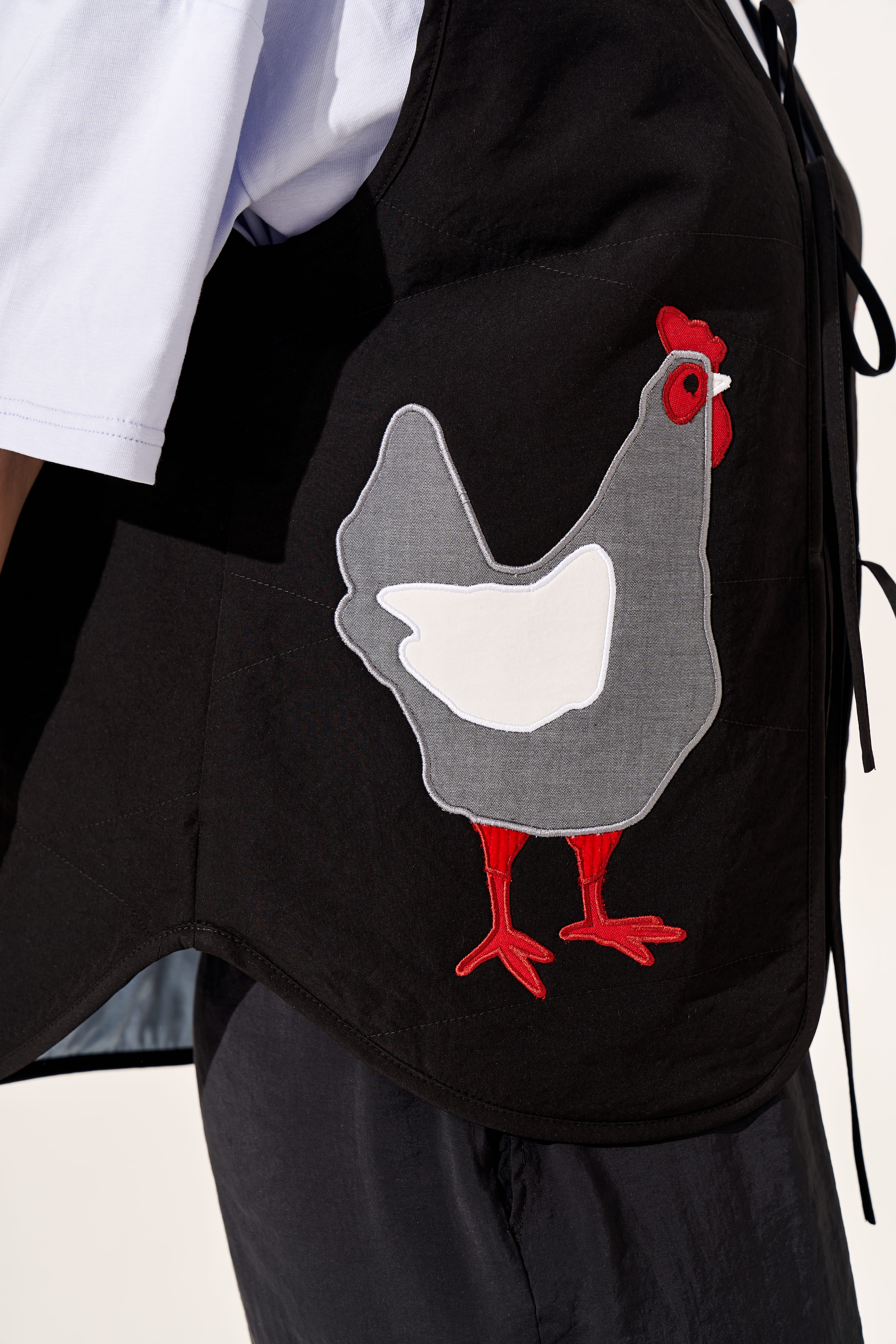 Картинка Жилет "Курочки" чорний 