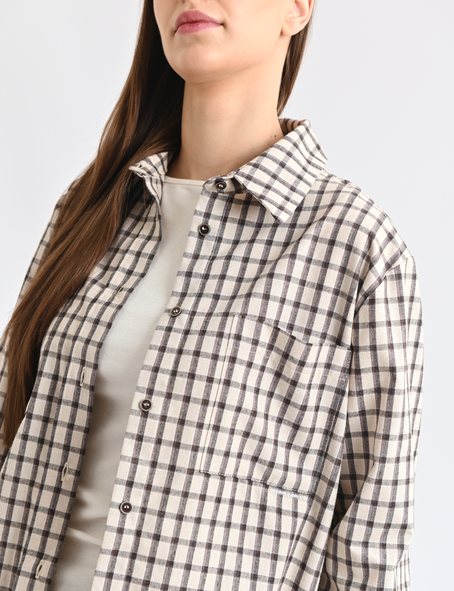 Картинка Сорочка бежева в клітинку з накладними кишенями