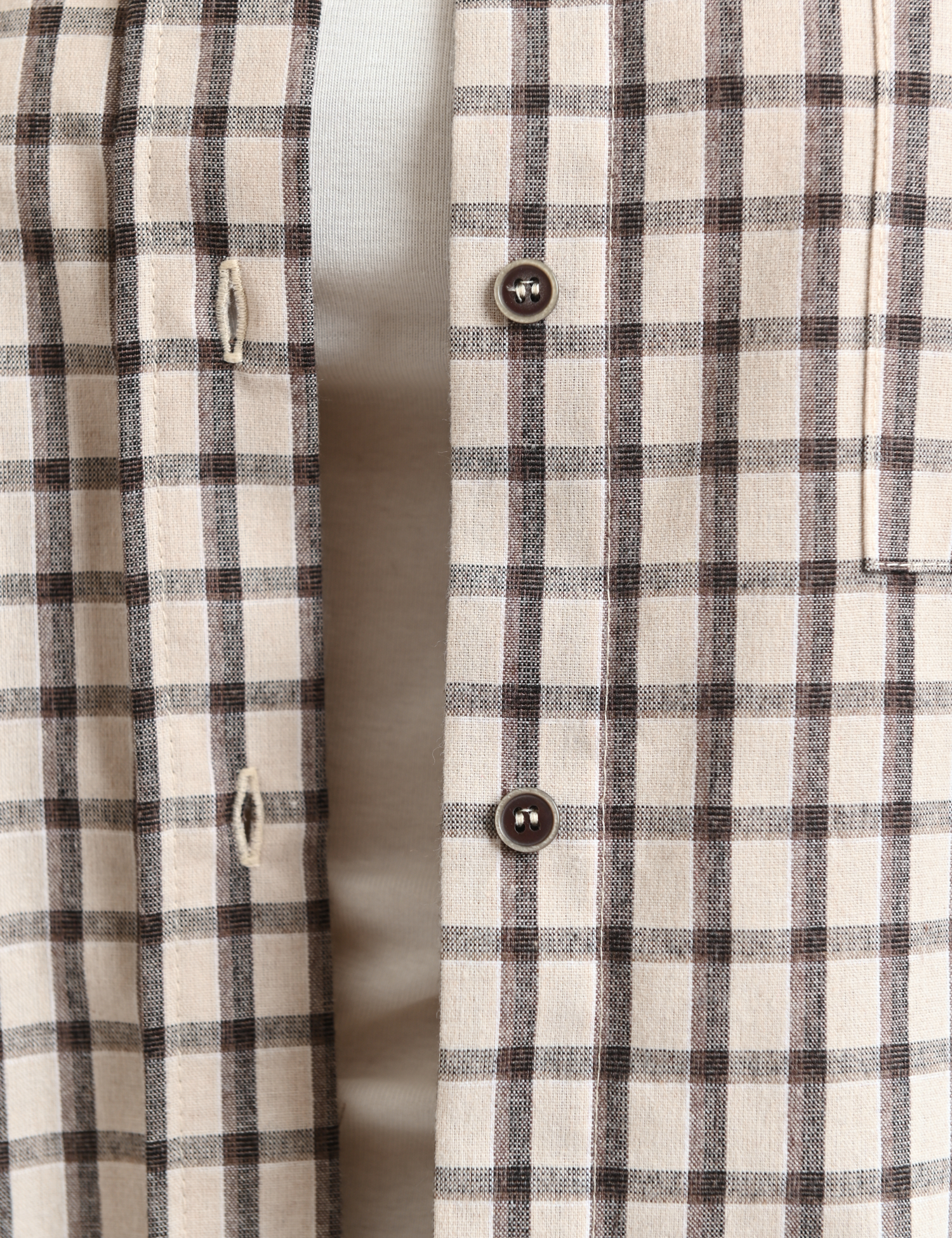 Картинка Сорочка бежева в клітинку з накладними кишенями