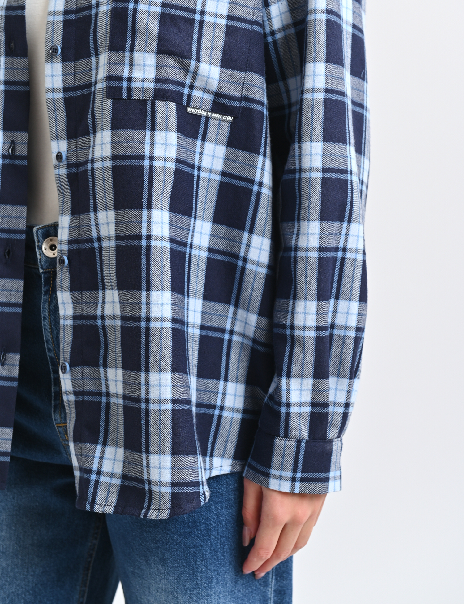 Картинка Сорочка блакитна в клітинку з накладними кишенями