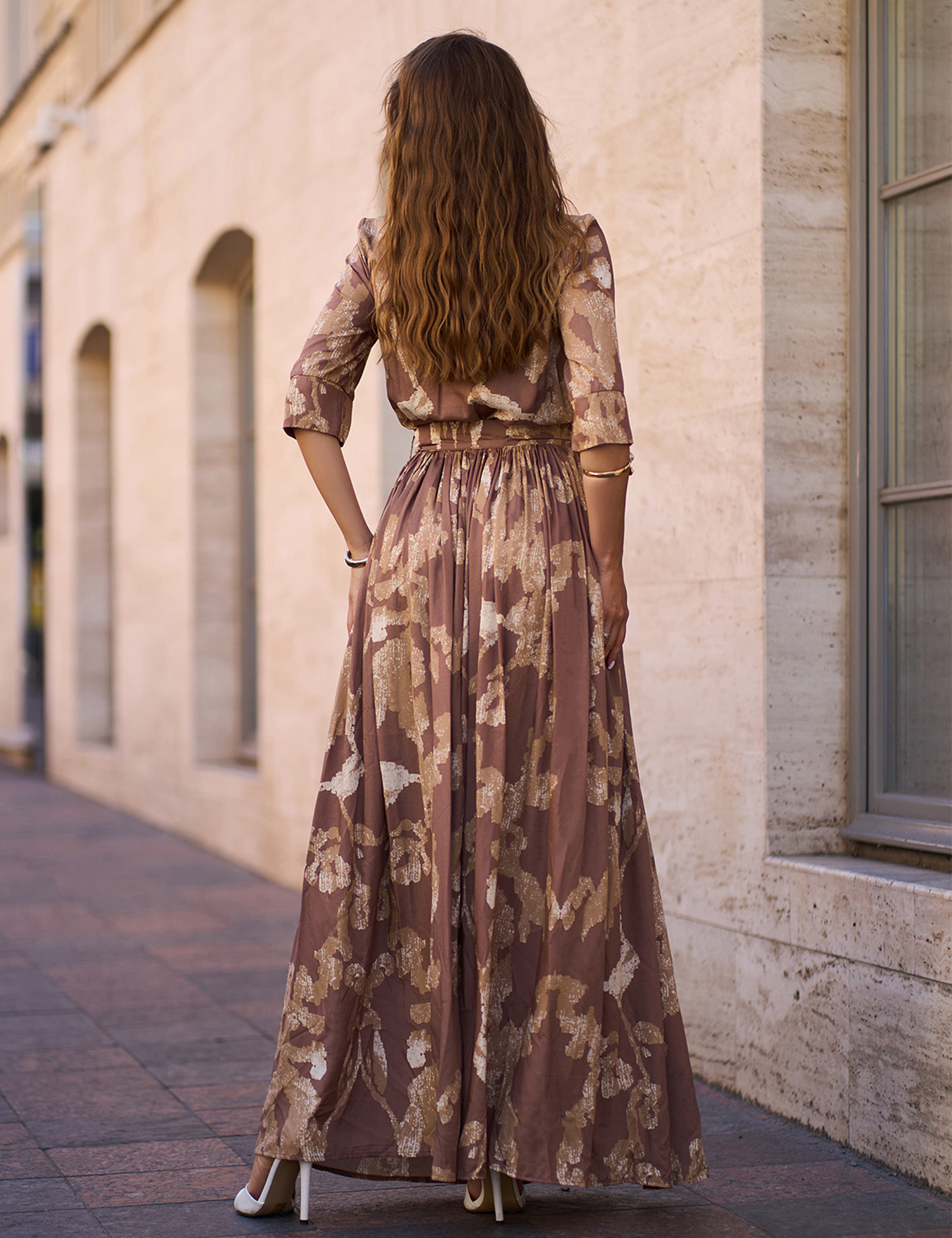 Картинка Сукня максі коричнева з принтом 