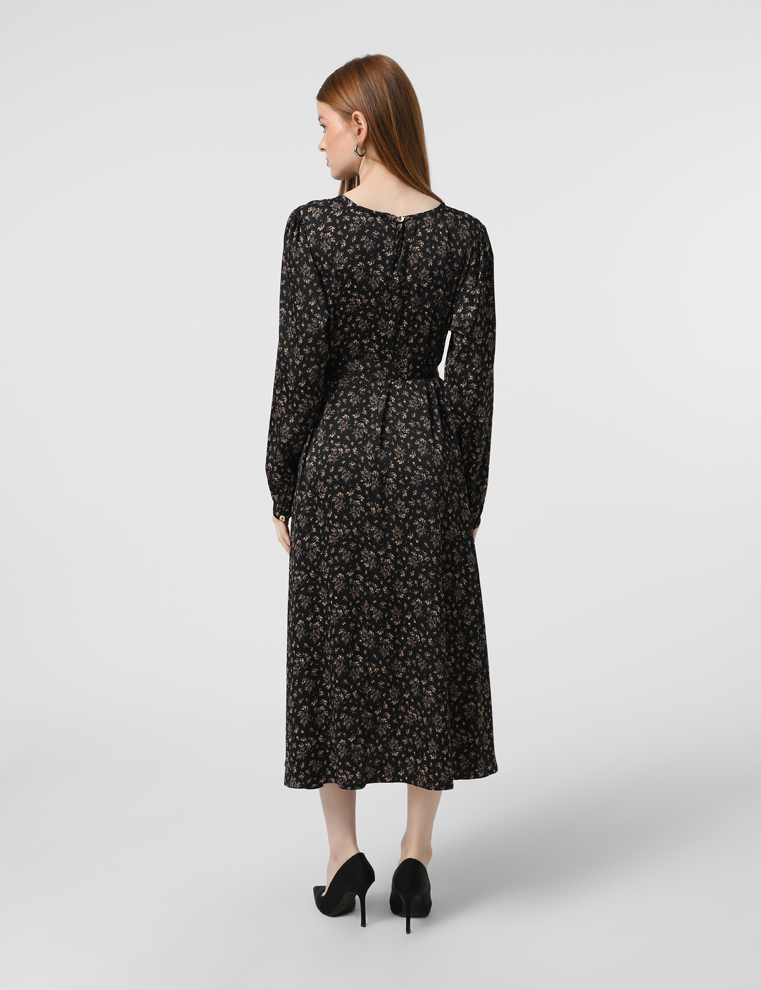 Картинка Сукня міді чорна з принтом 