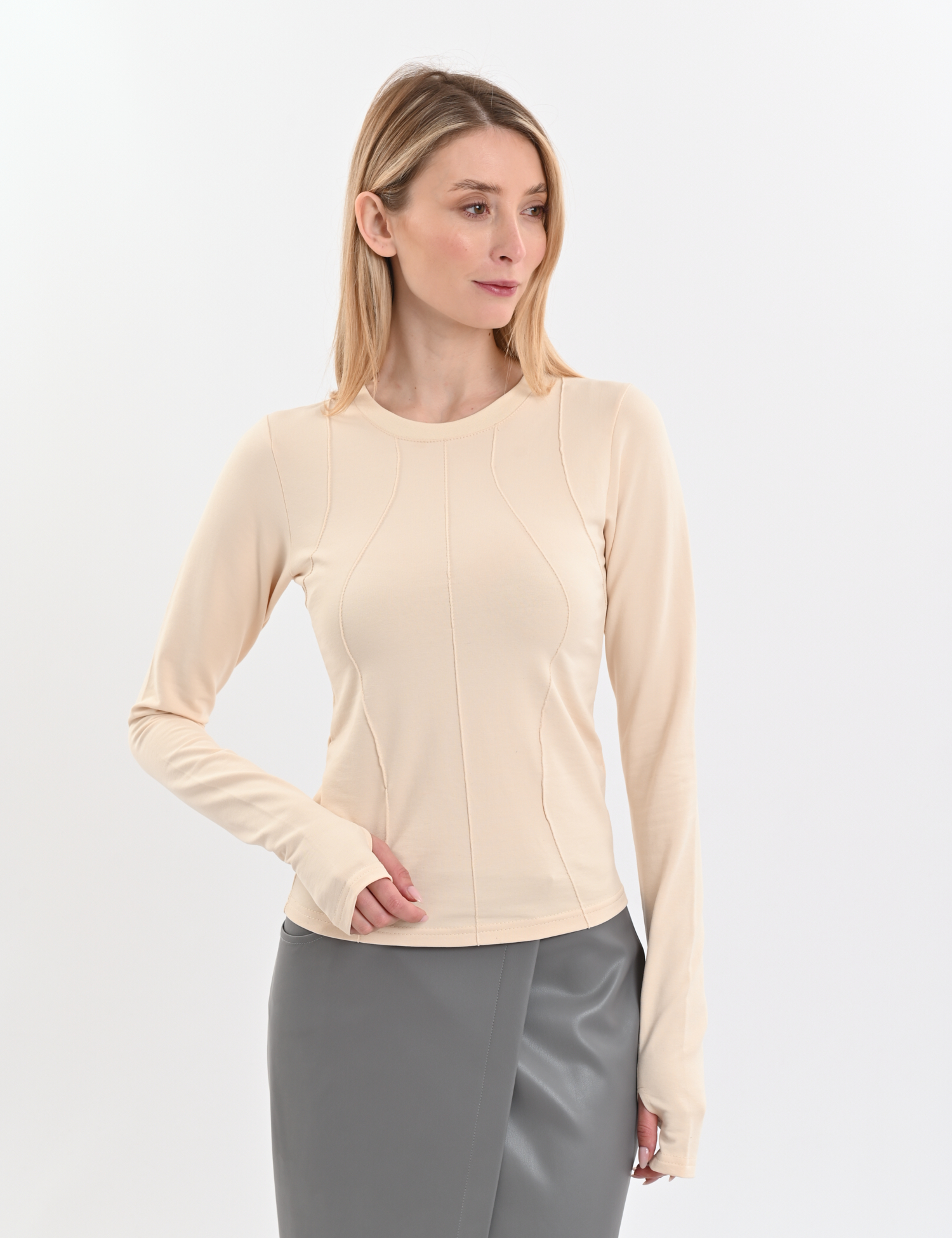 Картинка Лонгслів бежевий