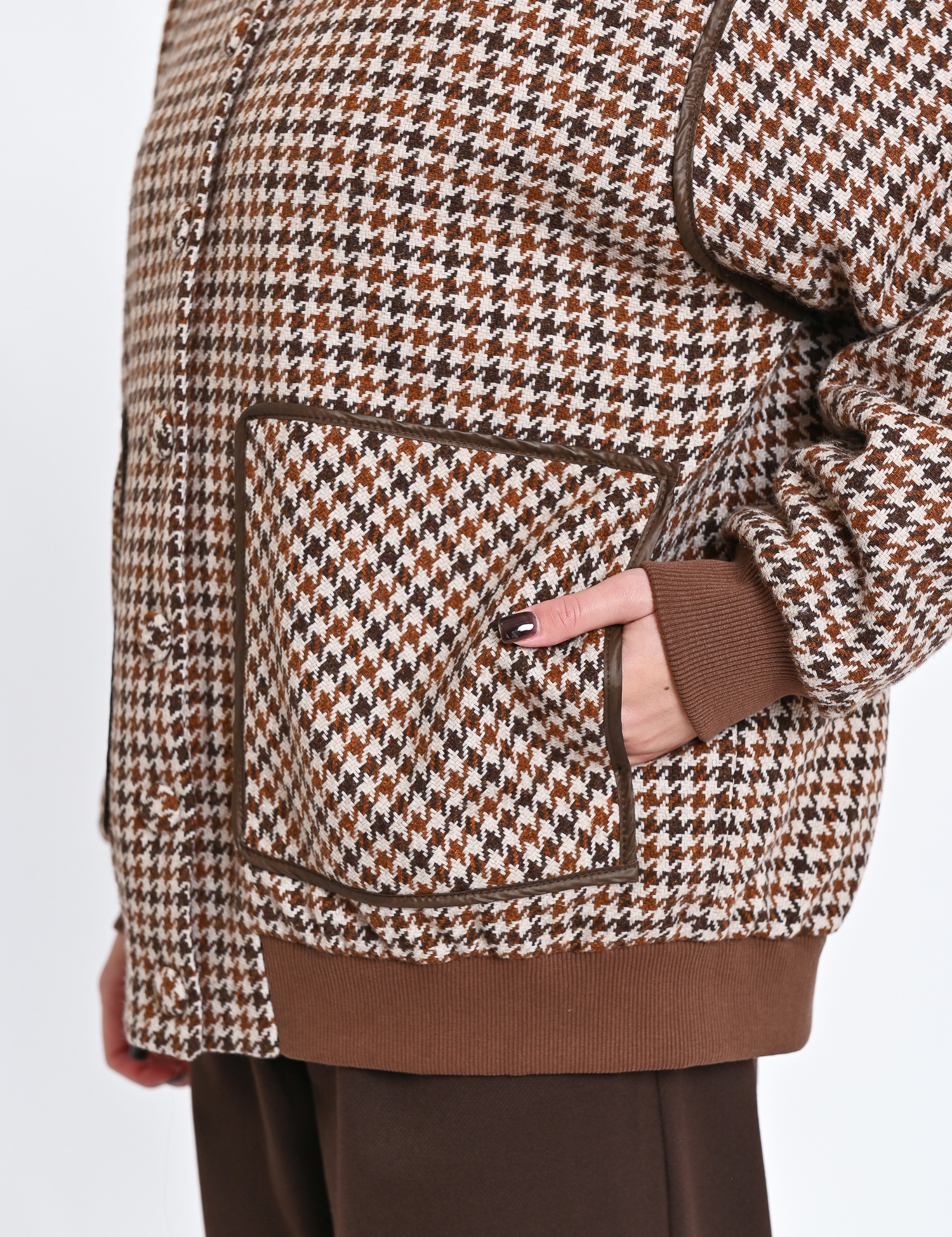 Картинка Жакет у дрібну клітинку з контрастними деталями