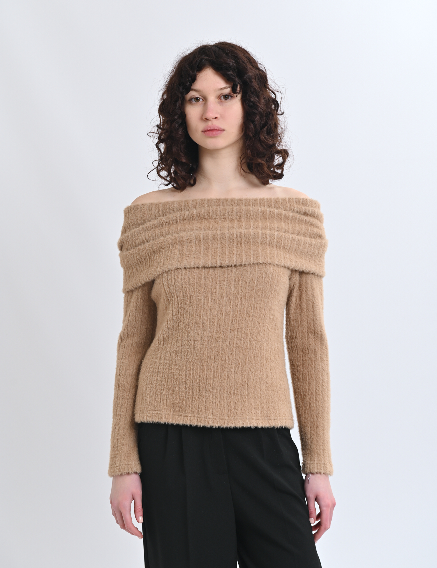 Картинка Светр коричневий