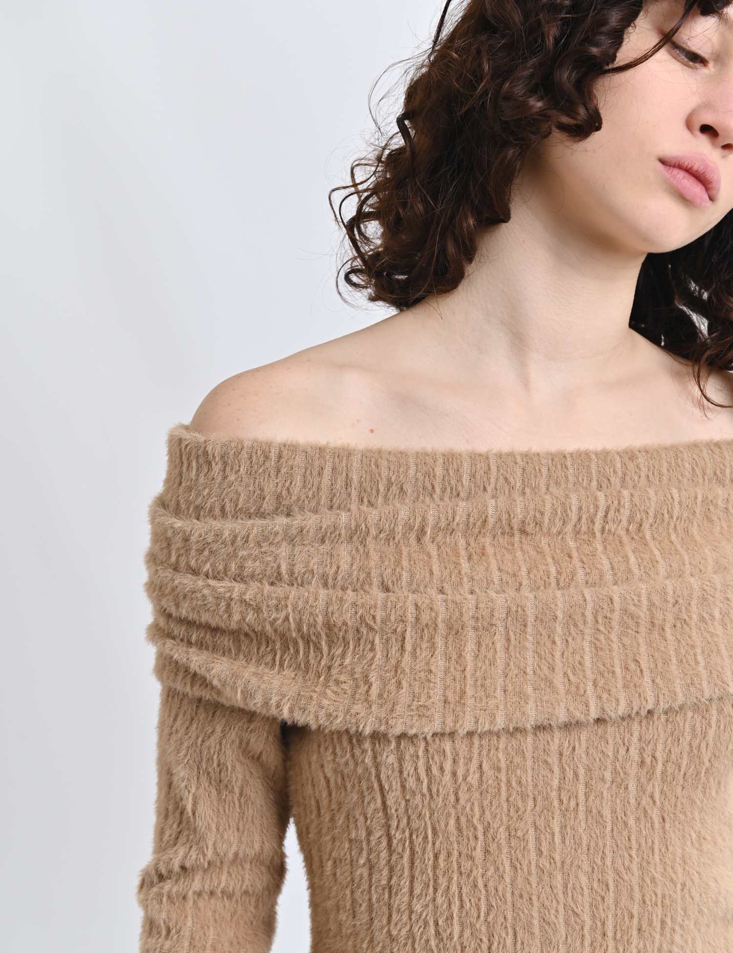 Картинка Светр коричневий