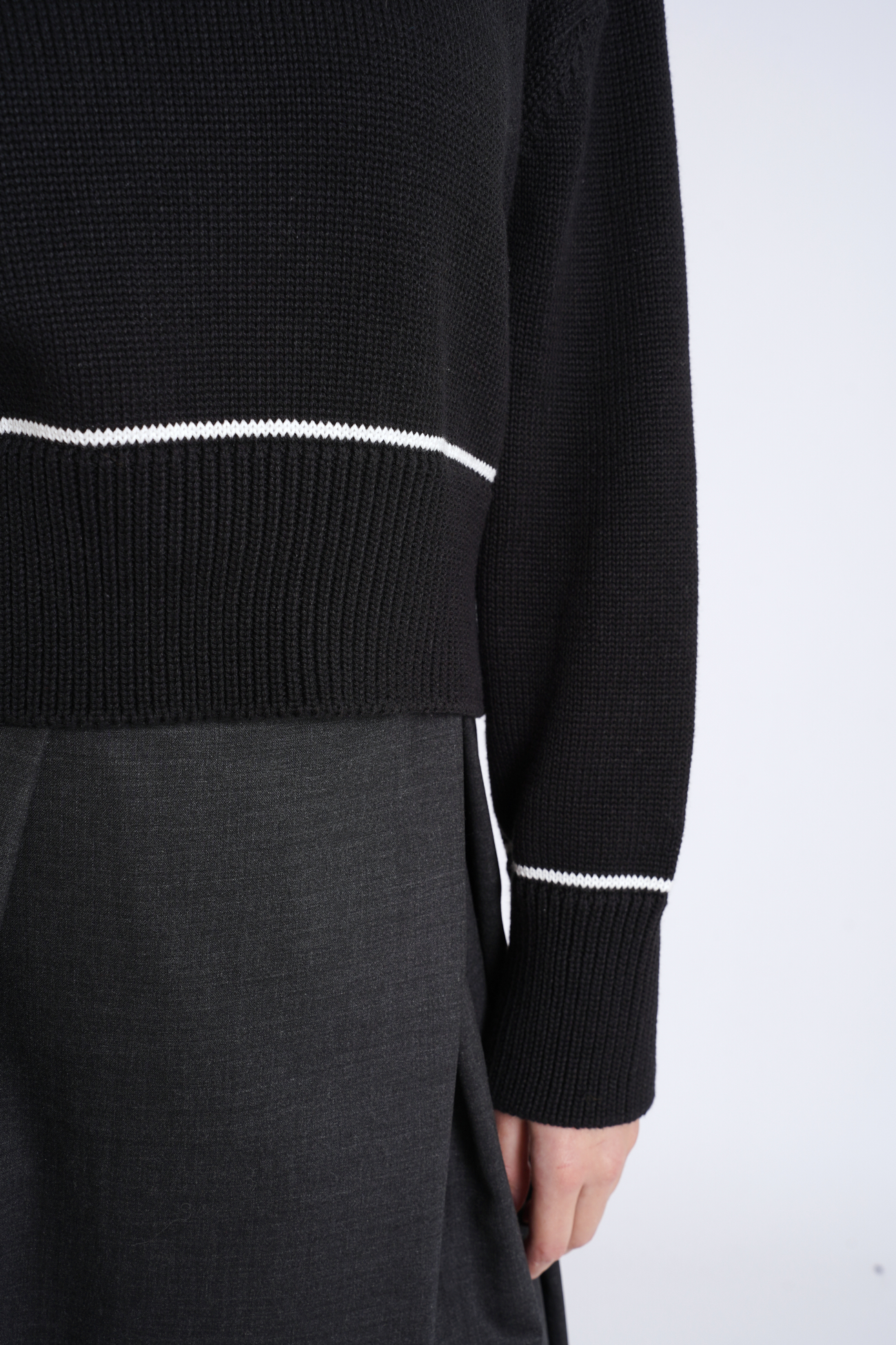 Картинка Светр чорний