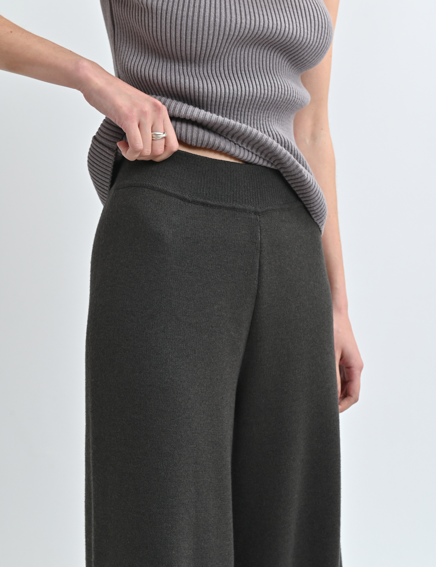 Картинка Штани темно-сірі