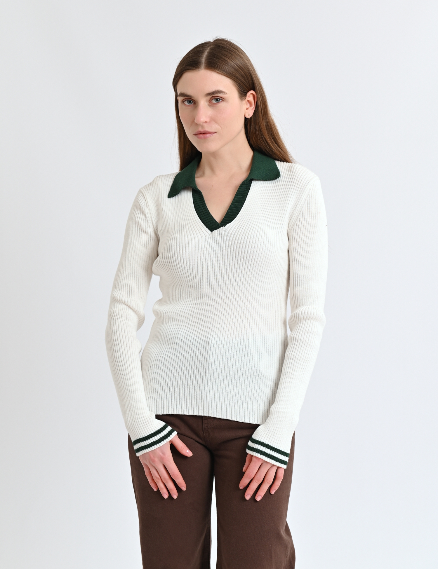 Картинка Лонгслів білий з темно-зеленим коміром