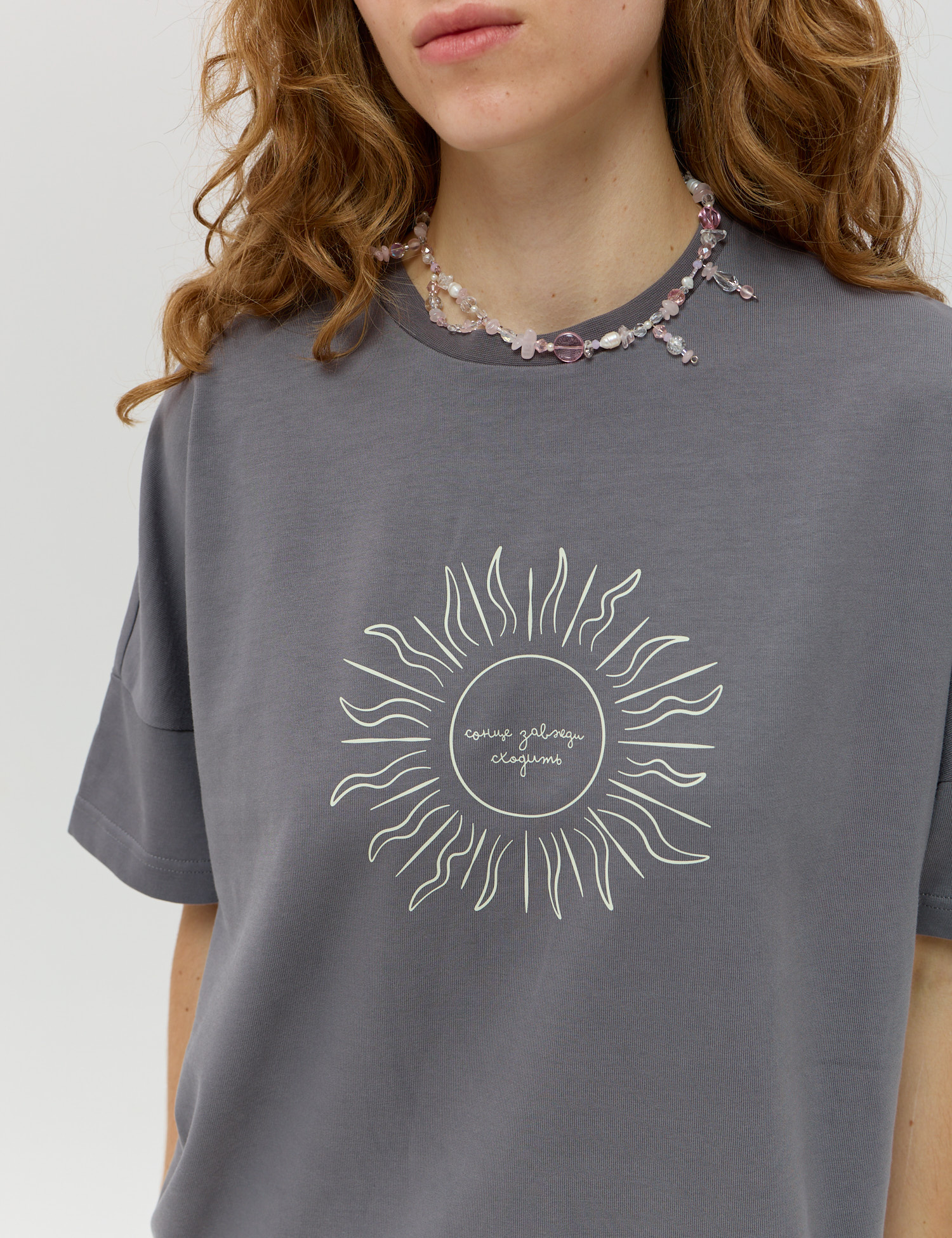 Картинка Футболка темно-сіра з принтом 