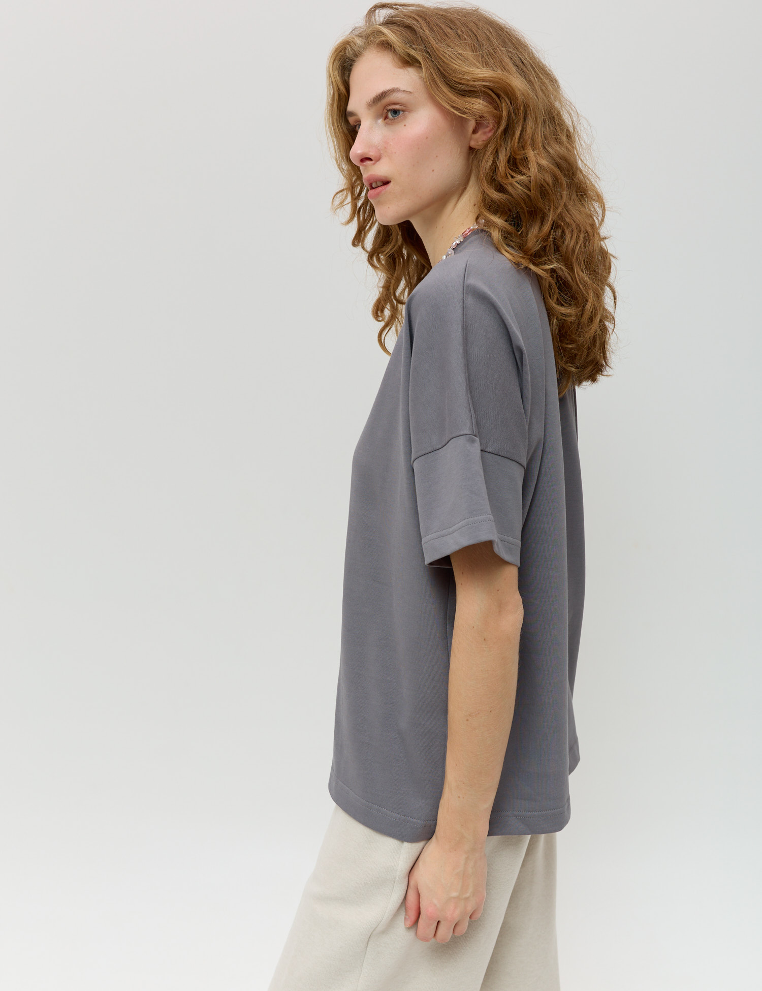 Картинка Футболка темно-сіра з принтом 