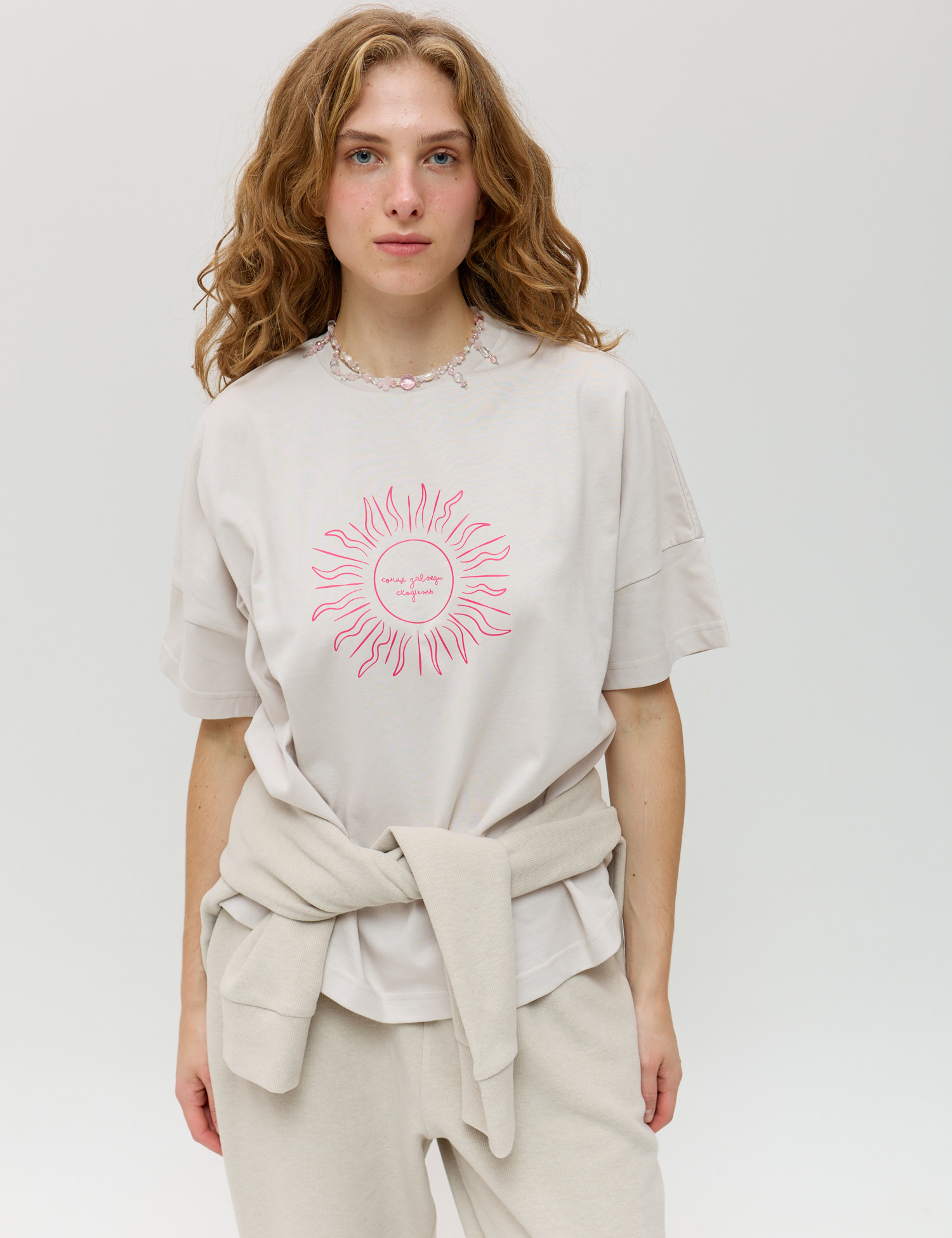 Картинка Футболка бежева з принтом 