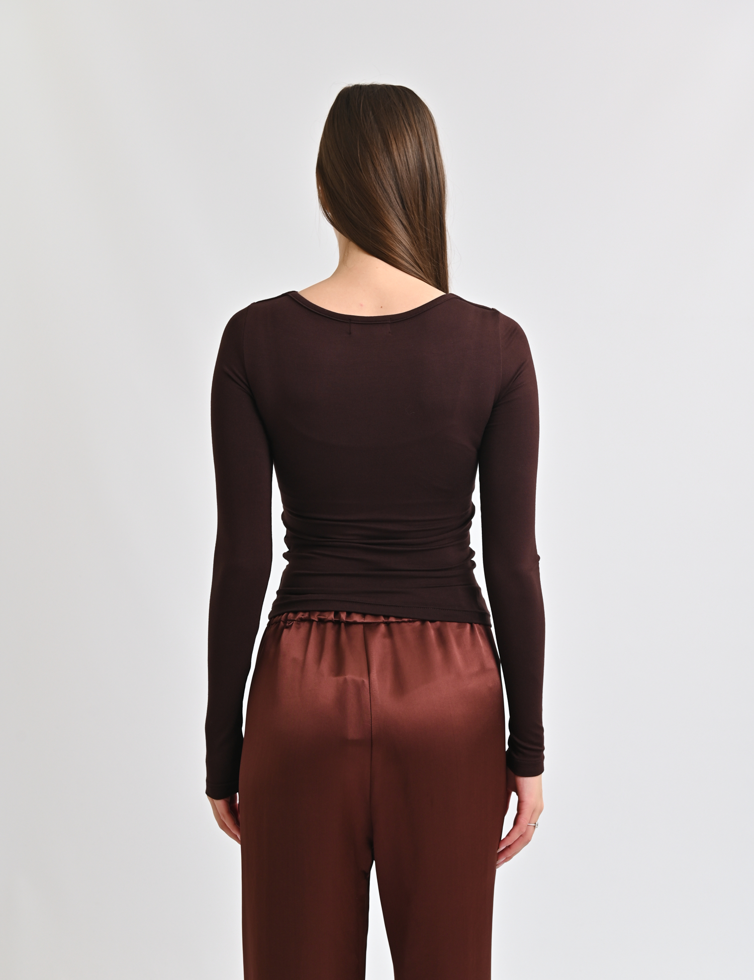 Картинка Лонгслів із декоративними збірками коричневий