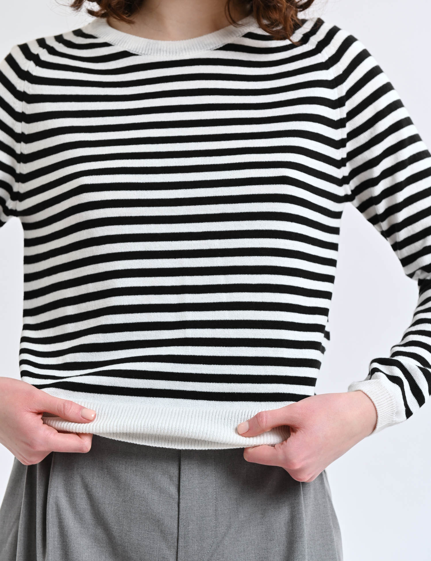 Картинка Светр у смужку з контрастним низом