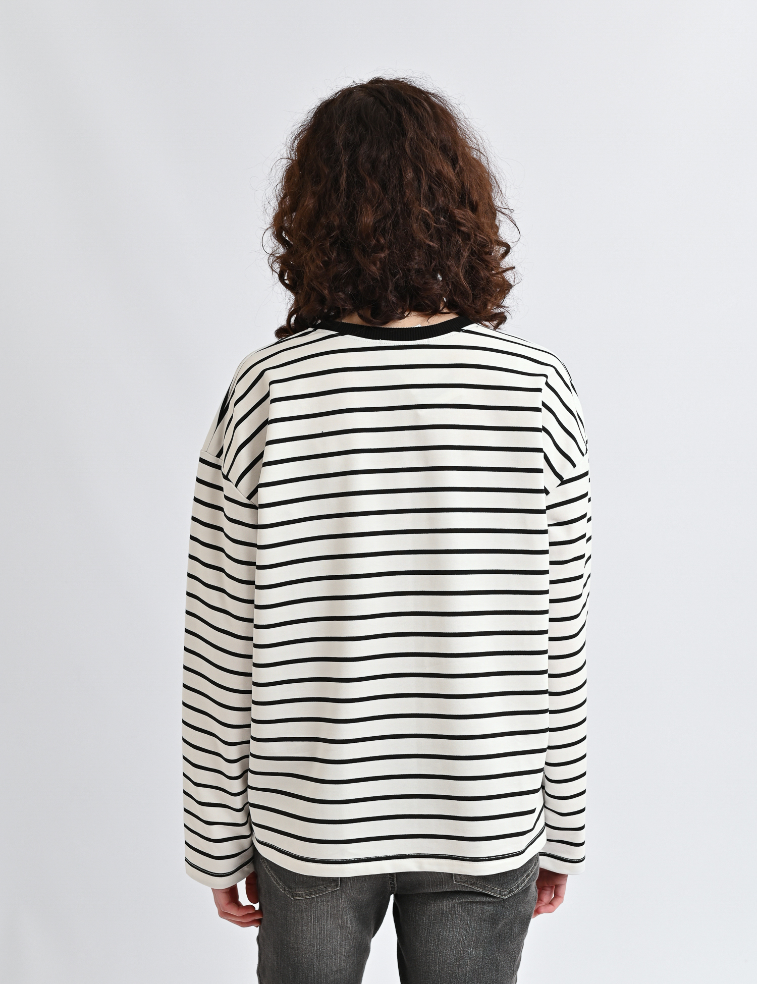 Картинка Смугастий лонгслів у чорнобілій гамі