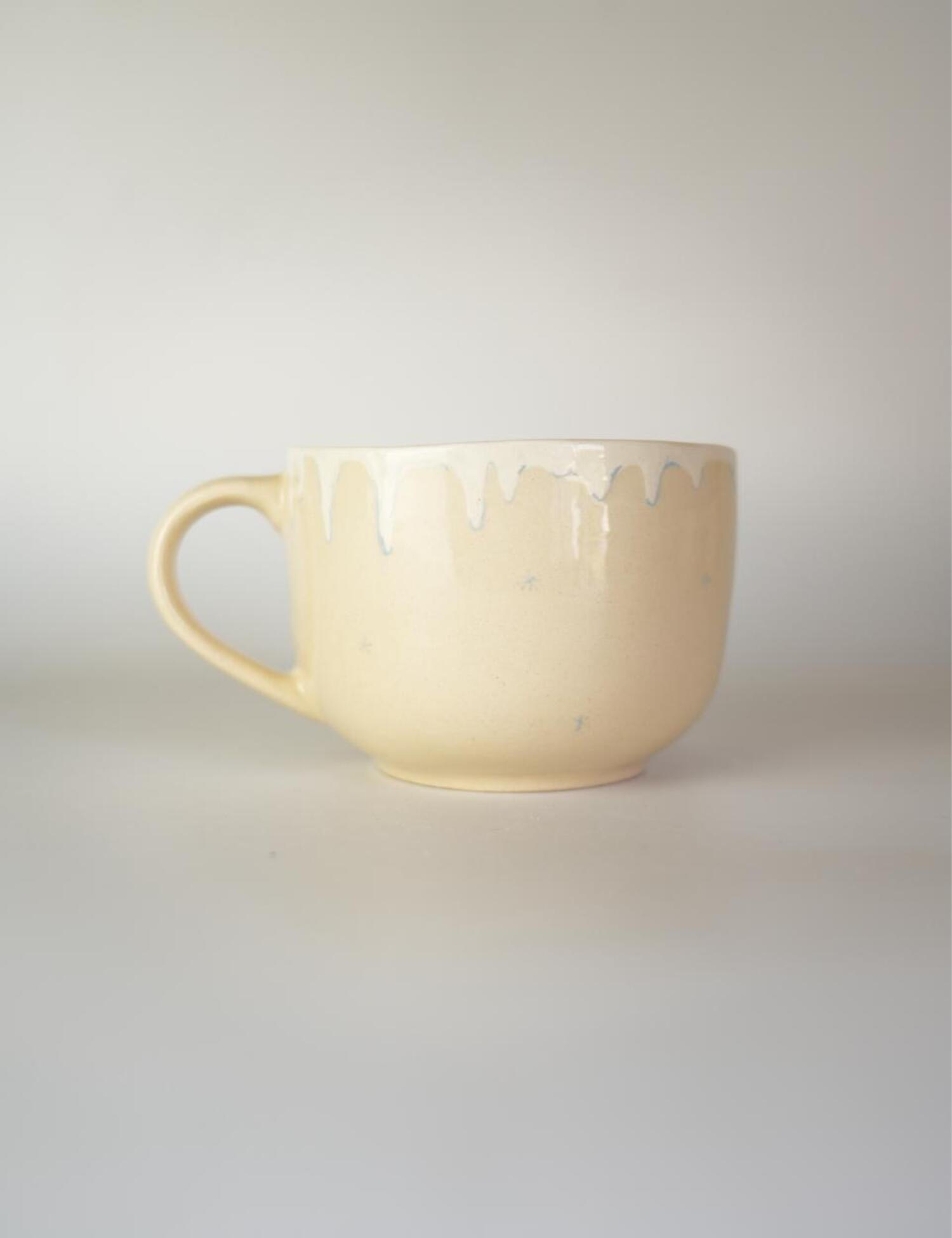 Картинка Керамічна чашка ручної роботи  «Ведмедик на пакеті»