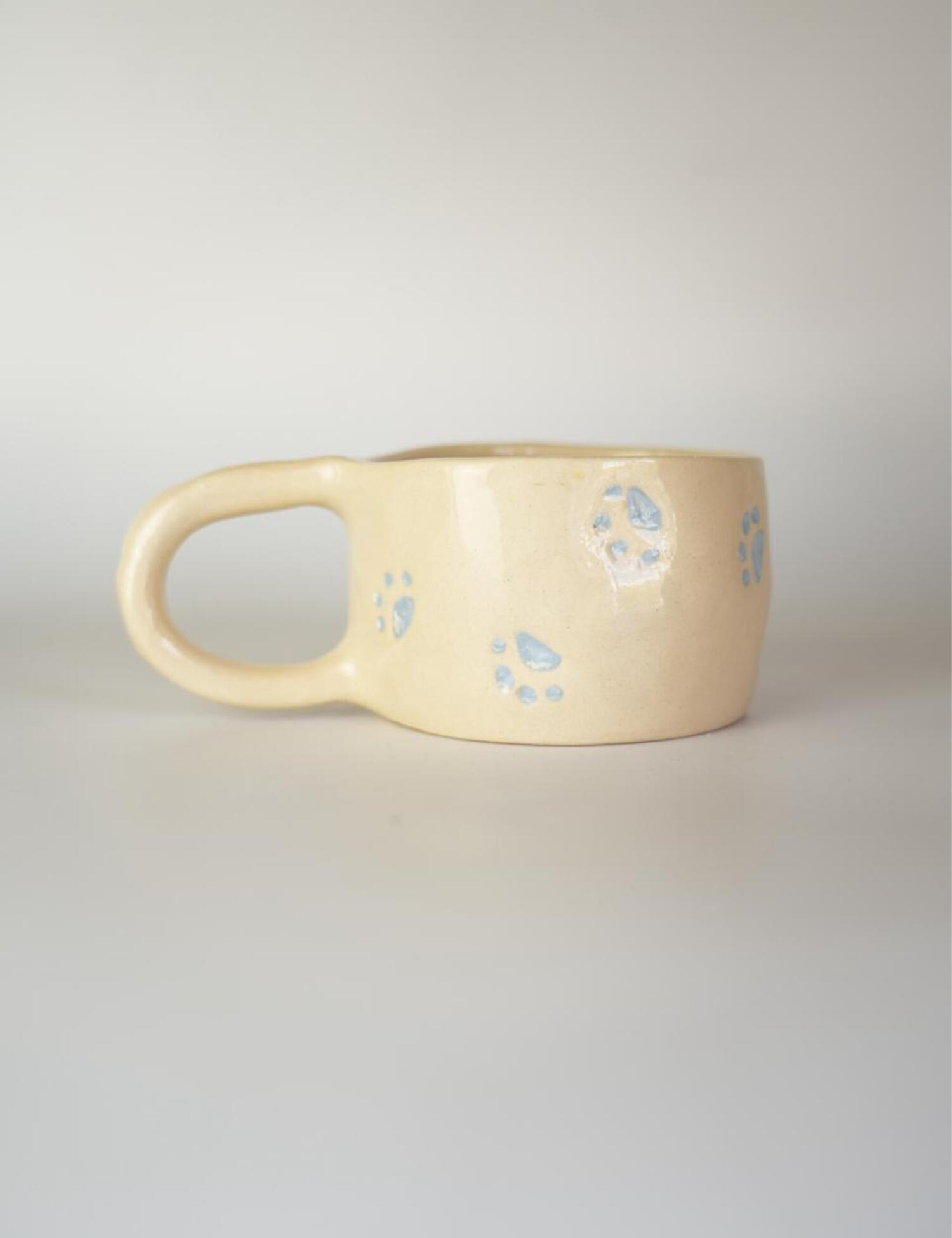 Картинка Керамічна чашка ручної роботи "Коргі, що виринає зі снігу"