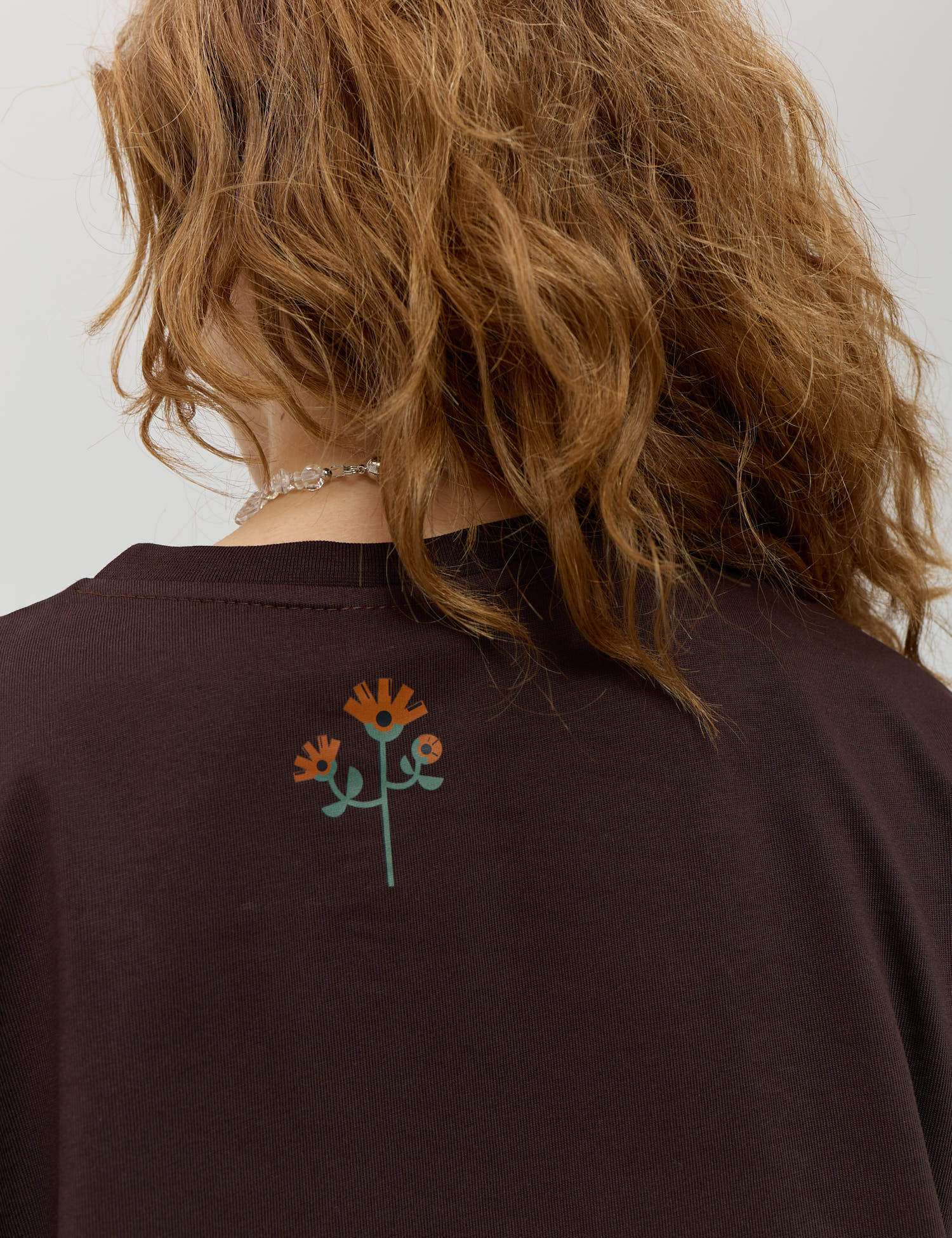 Картинка Лонгслів темно-коричневий з принтом 