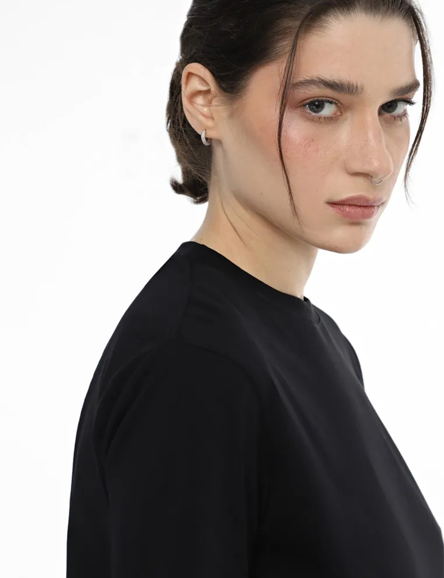 Картинка Жіноча чорна базова футболка