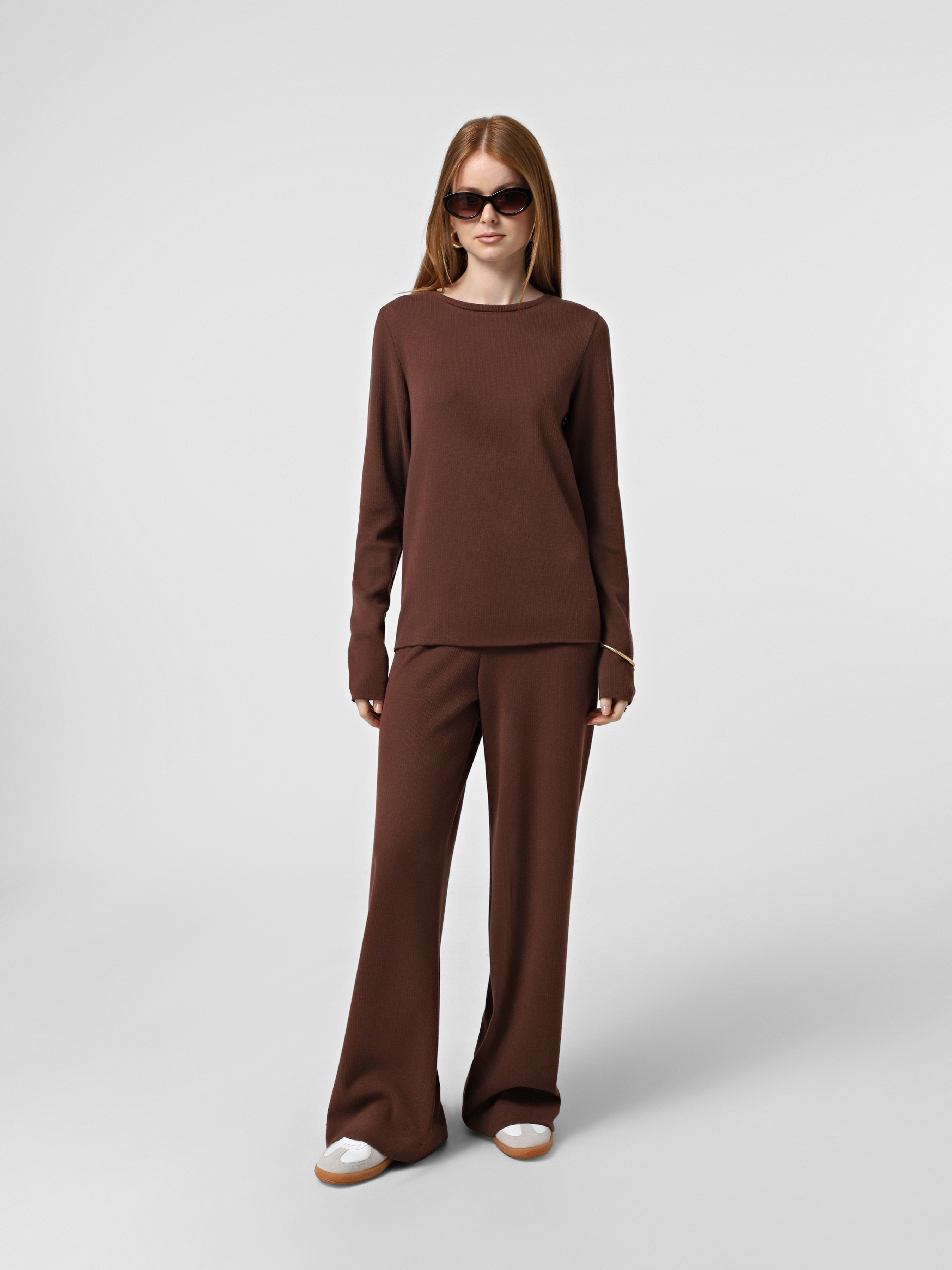 Картинка Светр коричневий