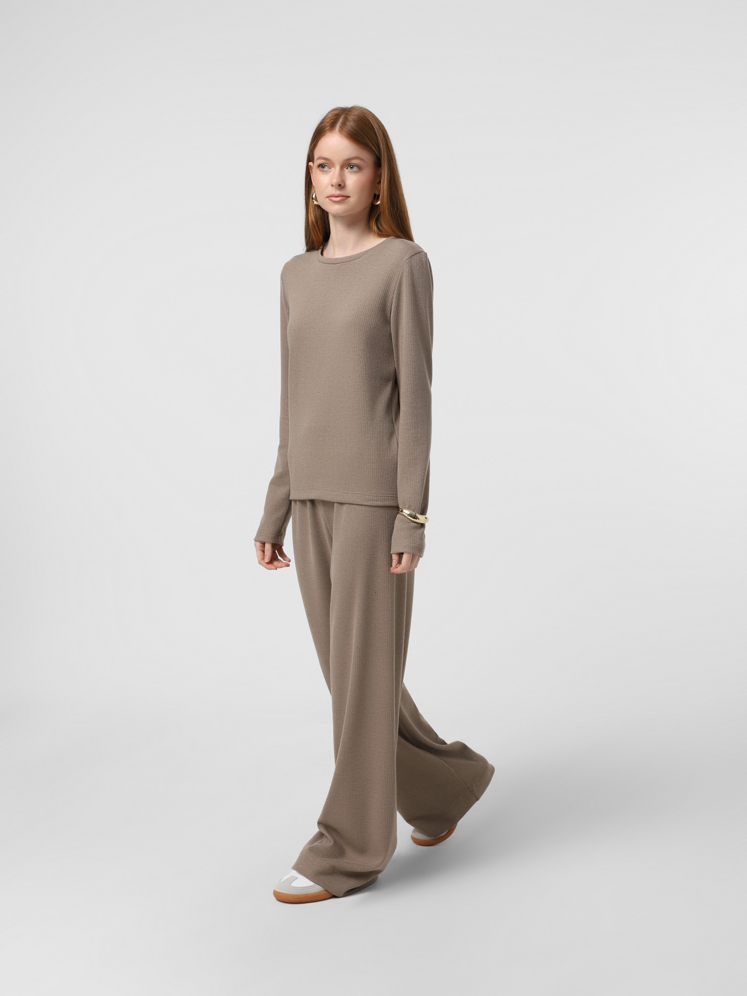 Картинка Светр бежевий