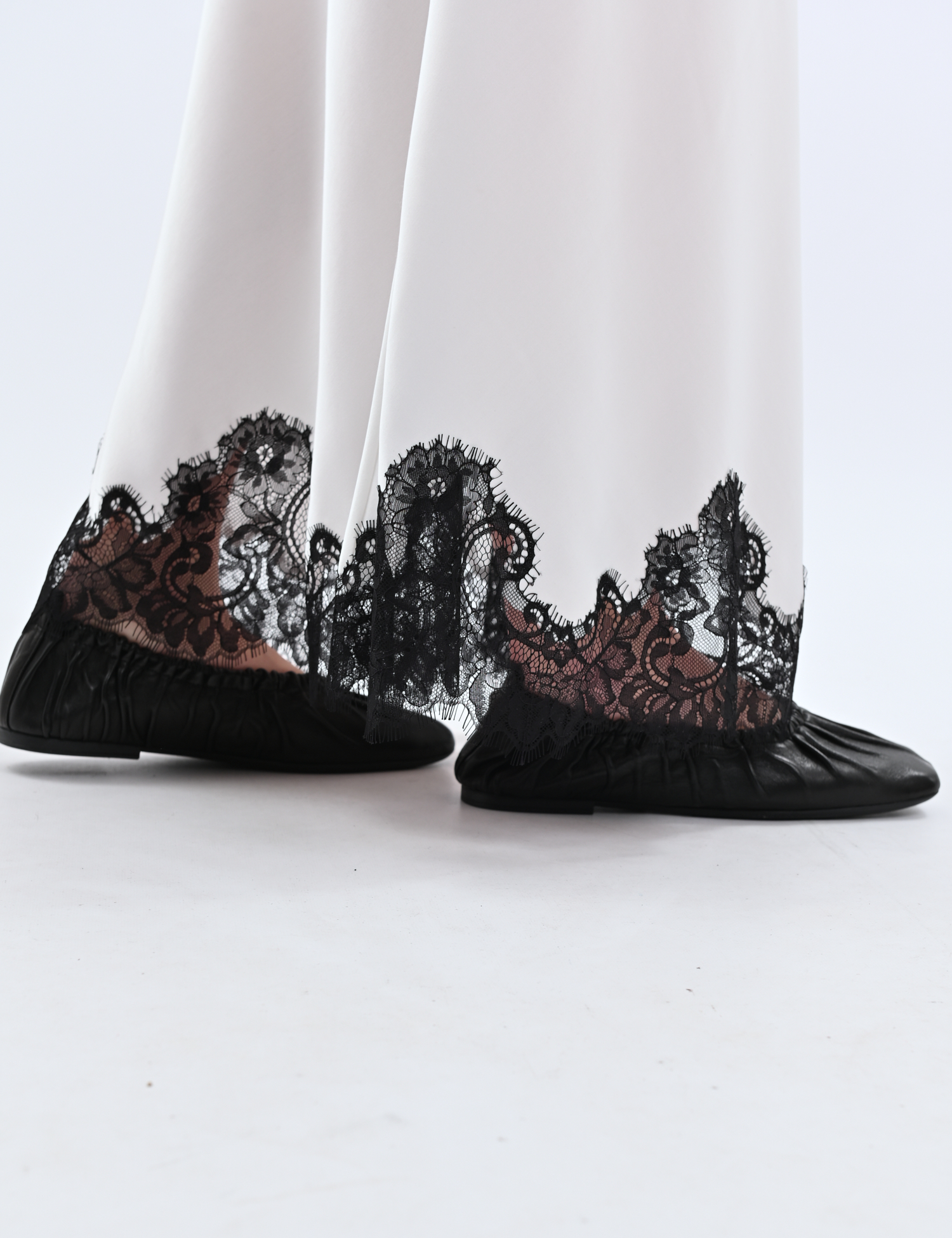 Картинка Максі-спідниця з мереживним оздобленням біла