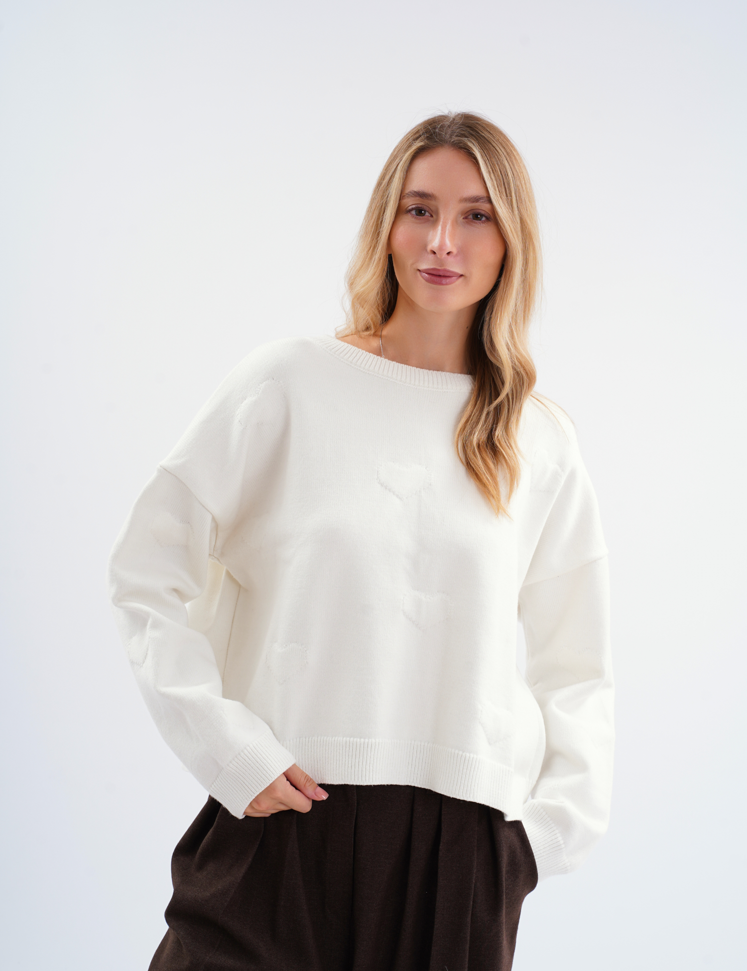Картинка Светр oversize з жакардовими сердечками білий