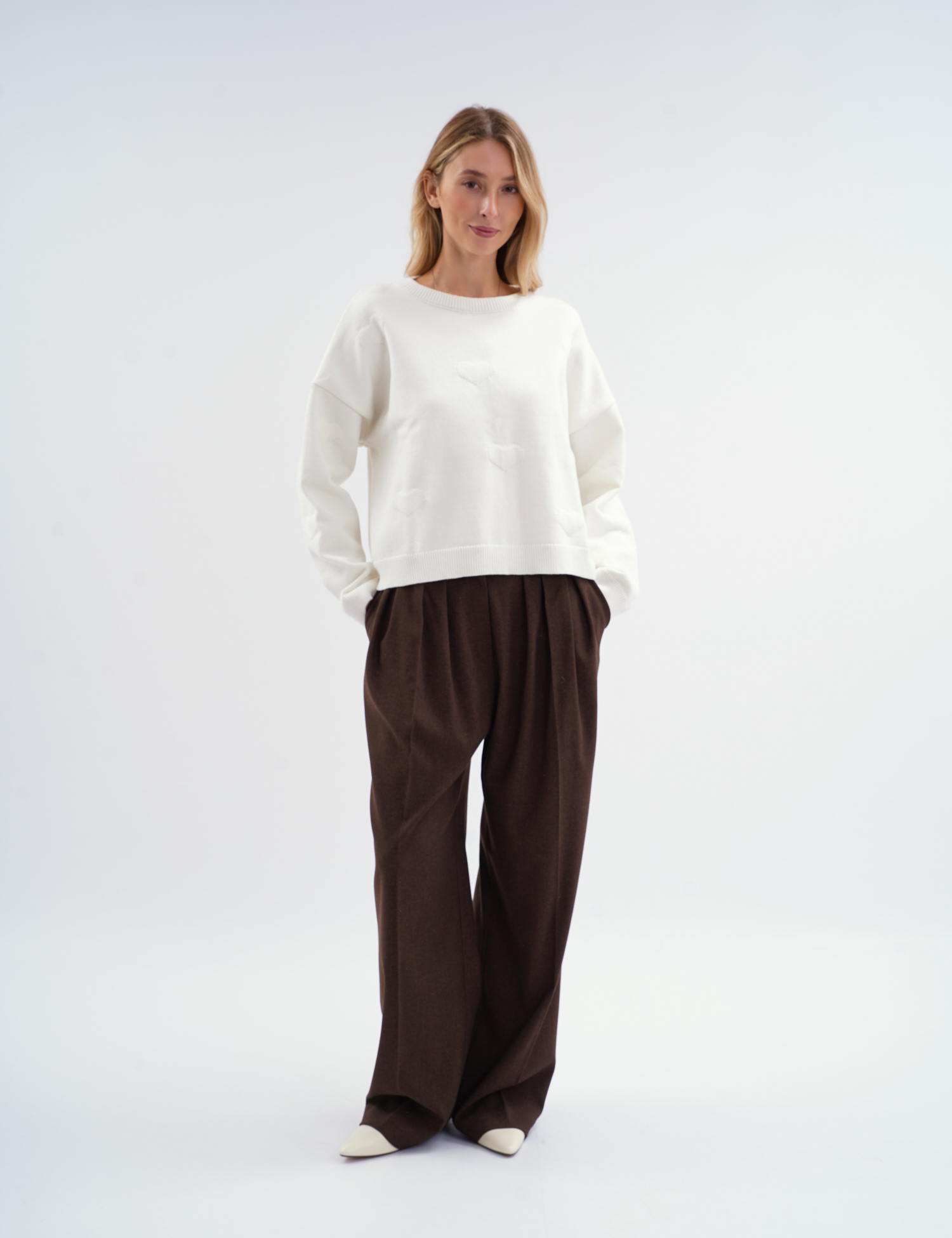 Картинка Светр oversize з жакардовими сердечками білий
