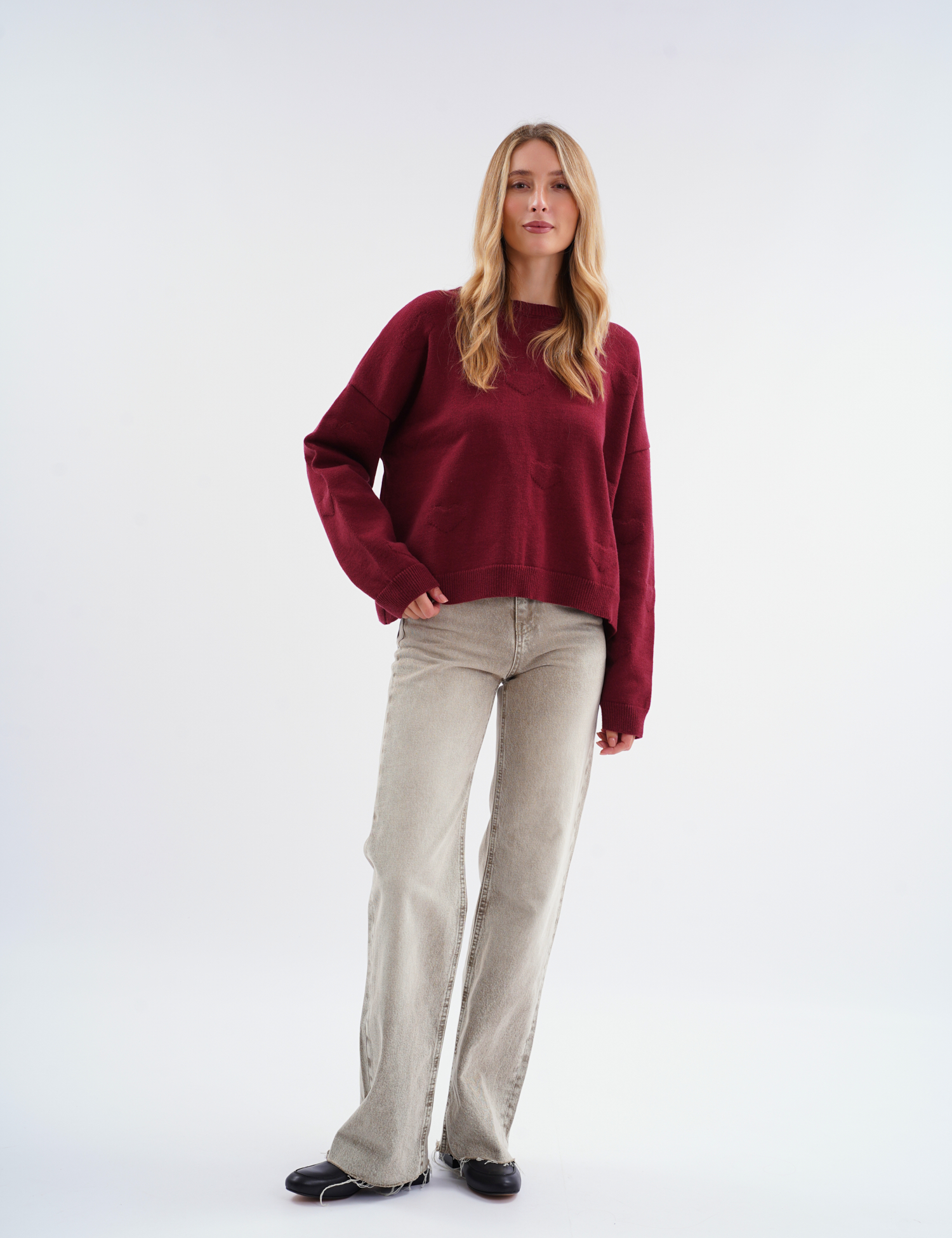 Картинка Светр oversize з жакардовими сердечками бордовий